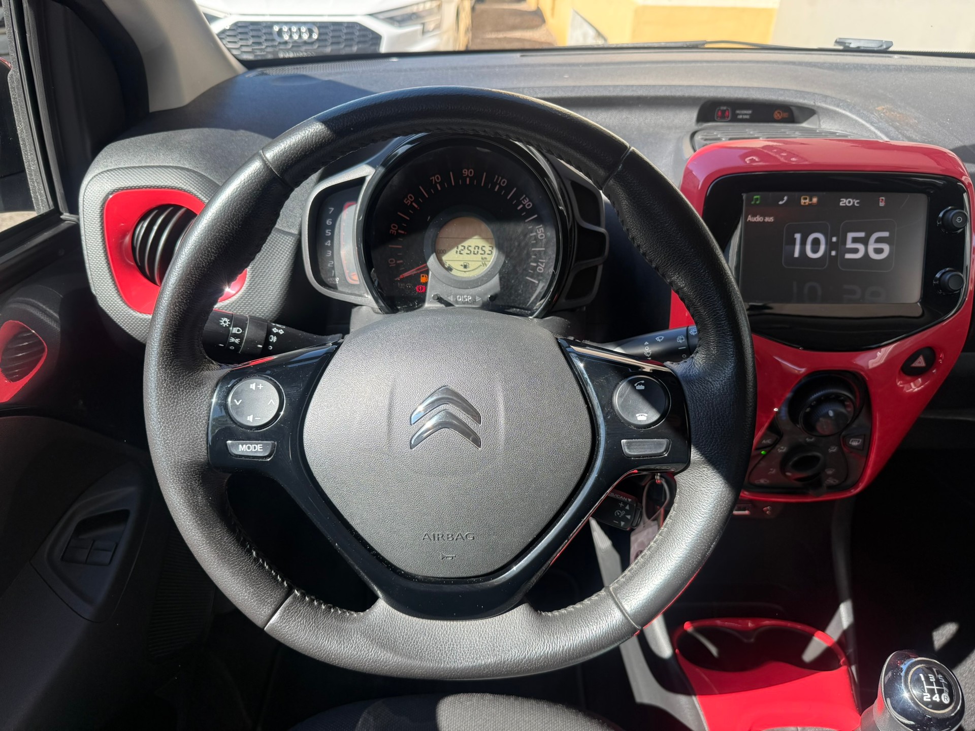 CITROEN C1 1.2 PureTech Shine Airscape-image-10