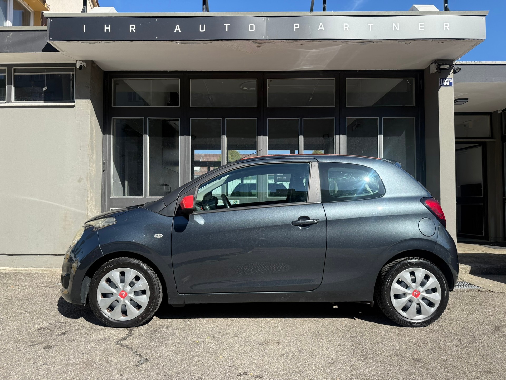 CITROEN C1 1.2 PureTech Shine Airscape-image-1