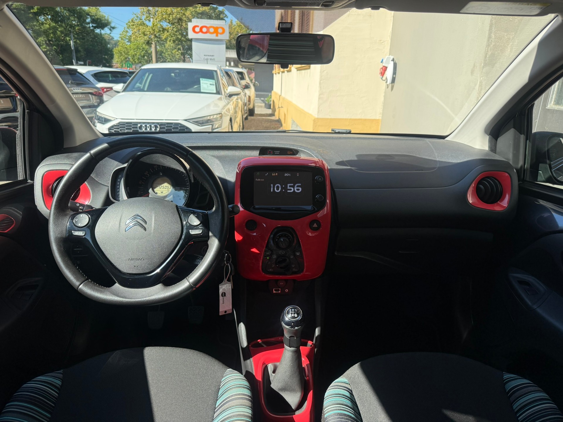 CITROEN C1 1.2 PureTech Shine Airscape-image-6