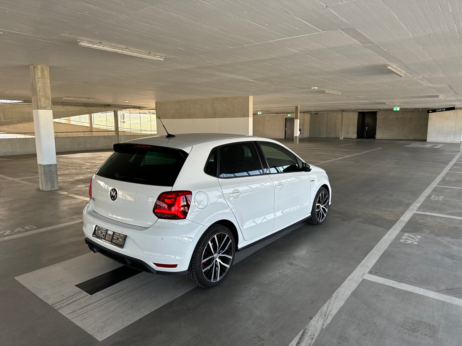VW Polo 1.8 TSI GTI DSG-image-5