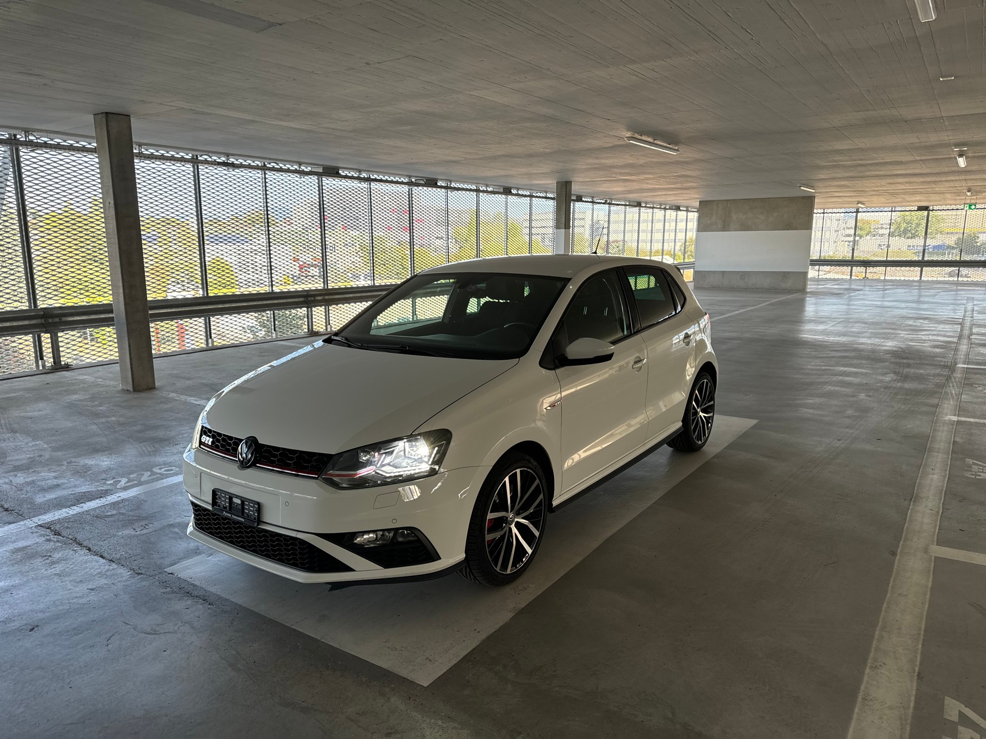 VW Polo 1.8 TSI GTI DSG-image-2