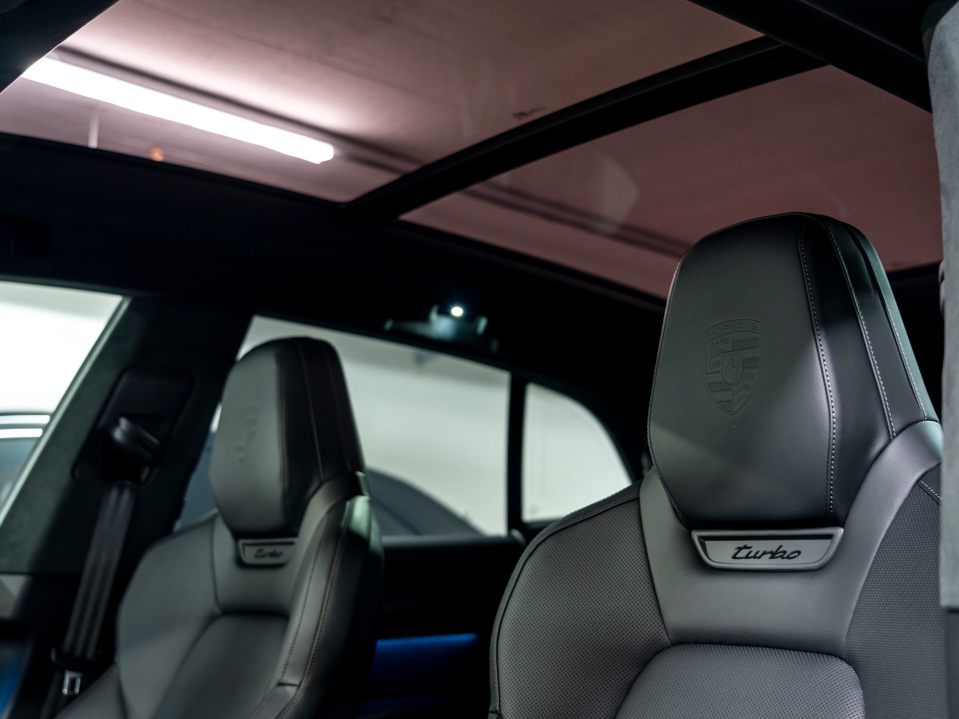 PORSCHE Cayenne Turbo Electric 113 kWh-image-16