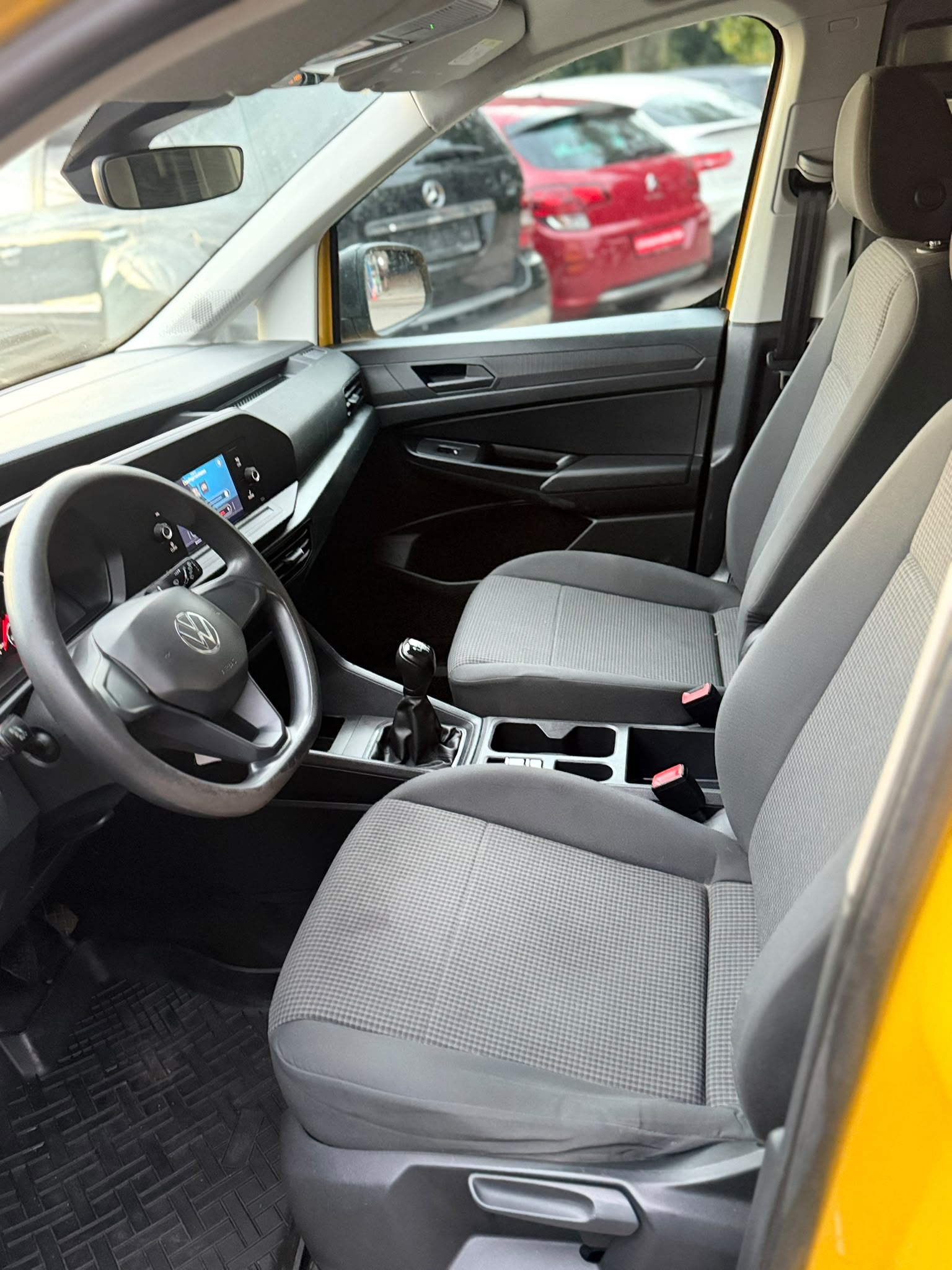 VW Caddy Cargo 2.0TDI Maxi 4Motion-image-1
