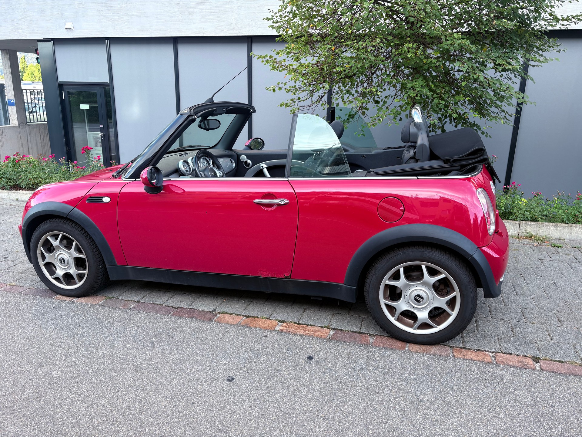 MINI One Cabriolet-image-2