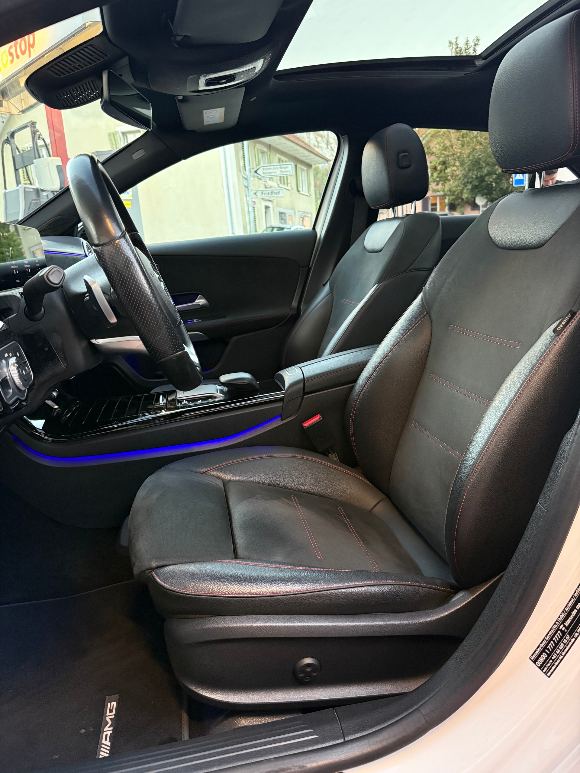 MERCEDES-BENZ A 220 AMG Line 7G-DCT 4Matic-image-8