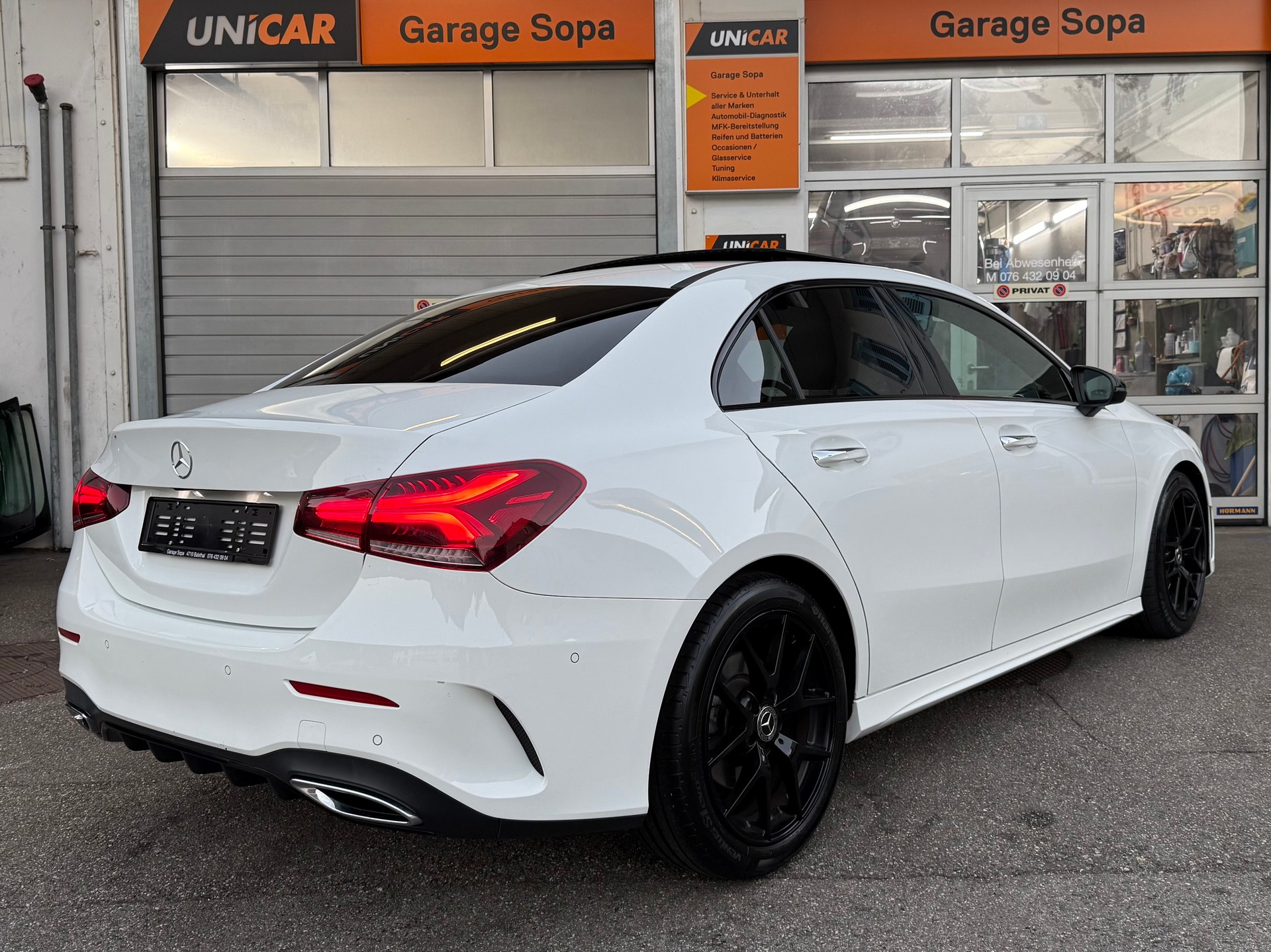 MERCEDES-BENZ A 220 AMG Line 7G-DCT 4Matic-image-3