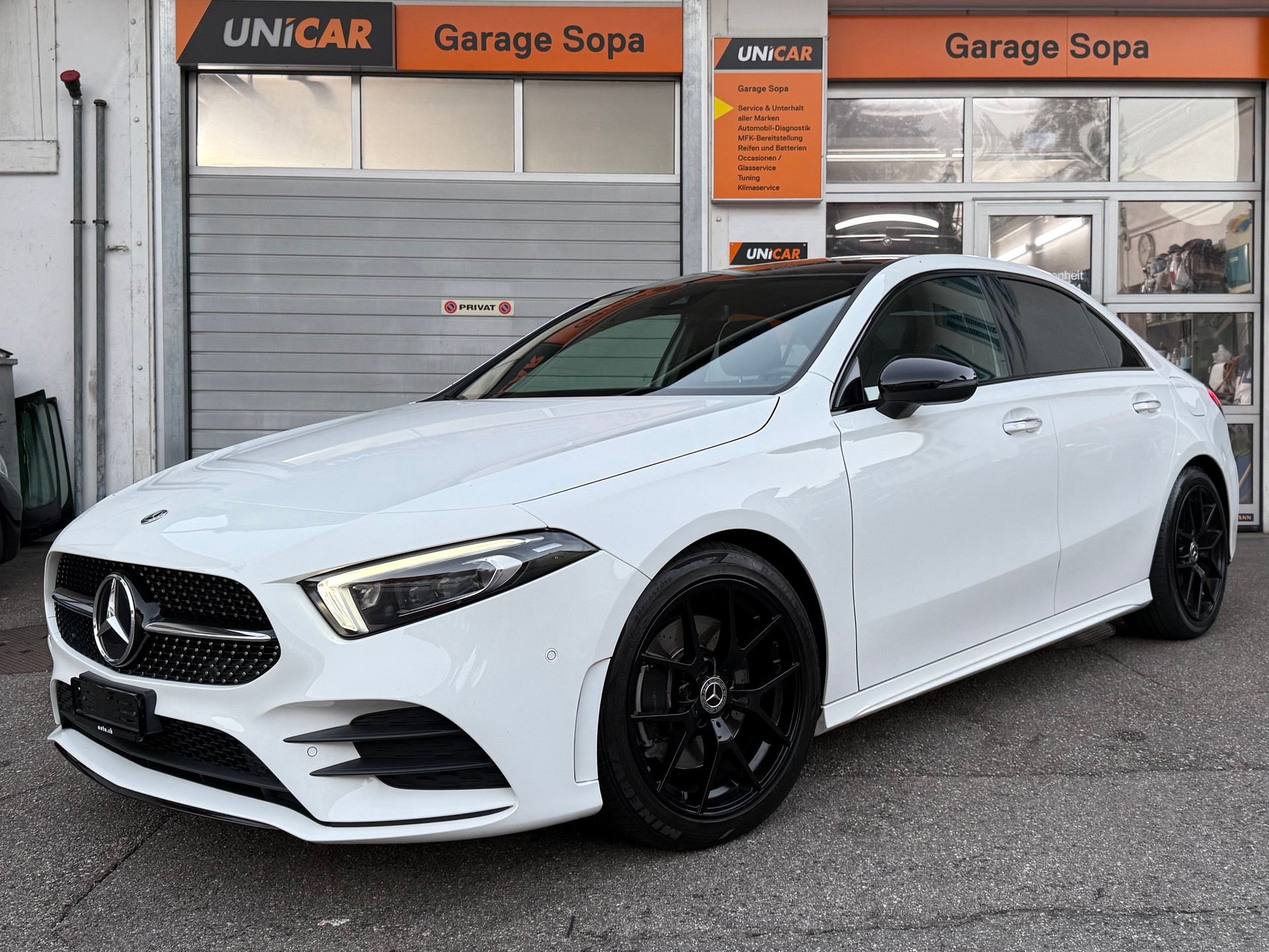 MERCEDES-BENZ A 220 AMG Line 7G-DCT 4Matic-image-0