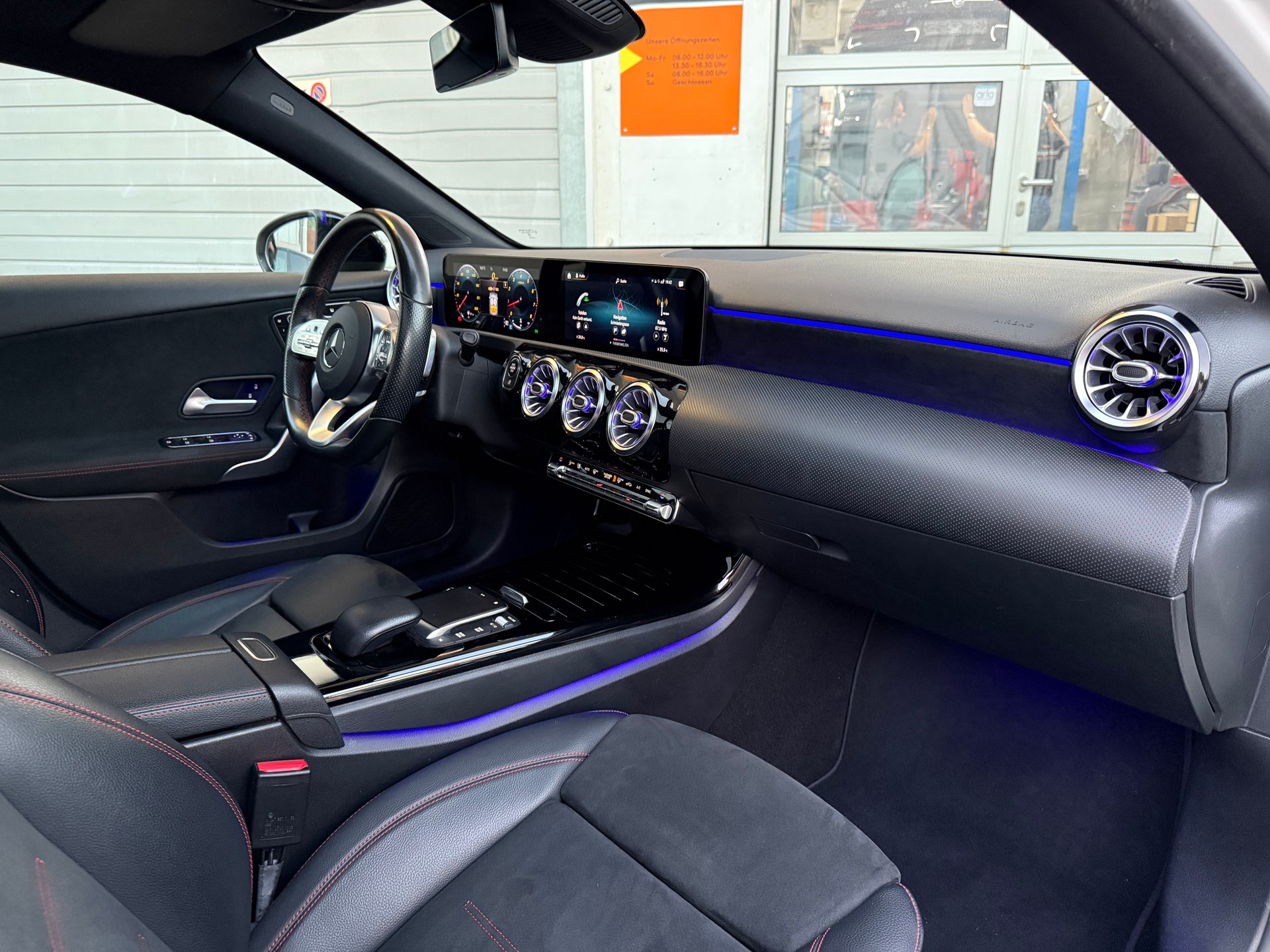 MERCEDES-BENZ A 220 AMG Line 7G-DCT 4Matic-image-7