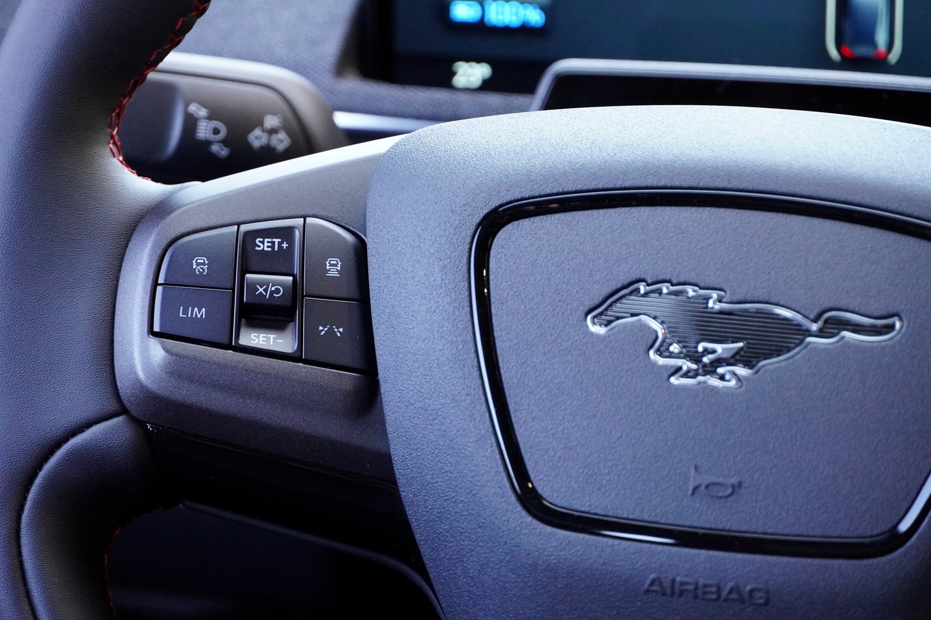 FORD Mustang MACH-E Premium AWD 88 kWh-image-17