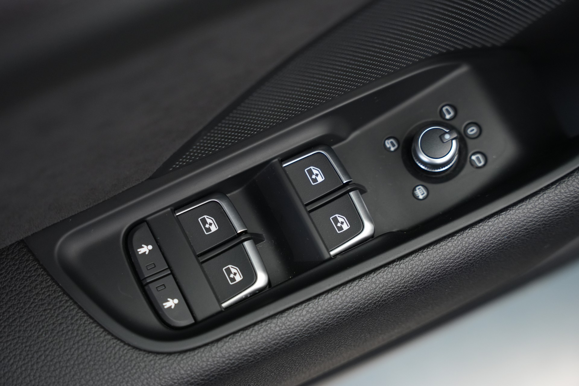 AUDI RS3 Limousine 2.5 TSI quattro S-tronic*CH Fahrzeug* *Carbon Lenkrad* *Magnetic Ride*-image-17
