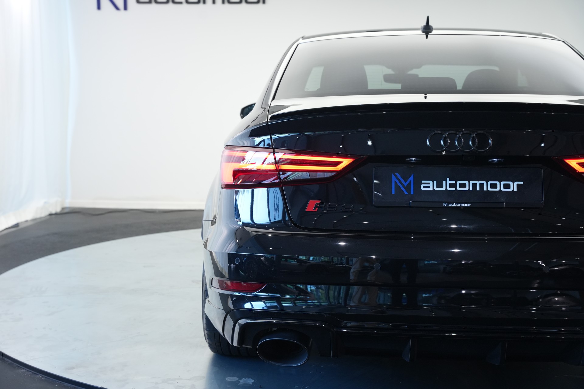 AUDI RS3 Limousine 2.5 TSI quattro S-tronic*CH Fahrzeug* *Carbon Lenkrad* *Magnetic Ride*-image-35