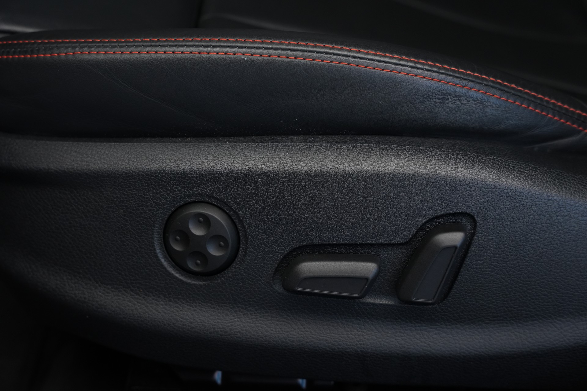 AUDI RS3 Limousine 2.5 TSI quattro S-tronic*CH Fahrzeug* *Carbon Lenkrad* *Magnetic Ride*-image-16