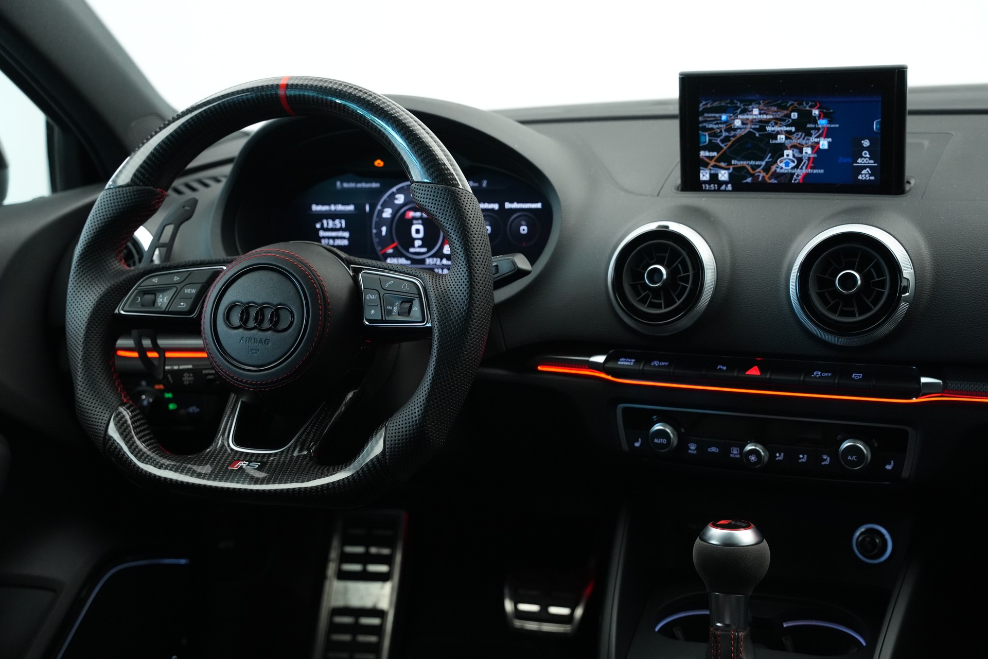 AUDI RS3 Limousine 2.5 TSI quattro S-tronic*CH Fahrzeug* *Carbon Lenkrad* *Magnetic Ride*-image-25