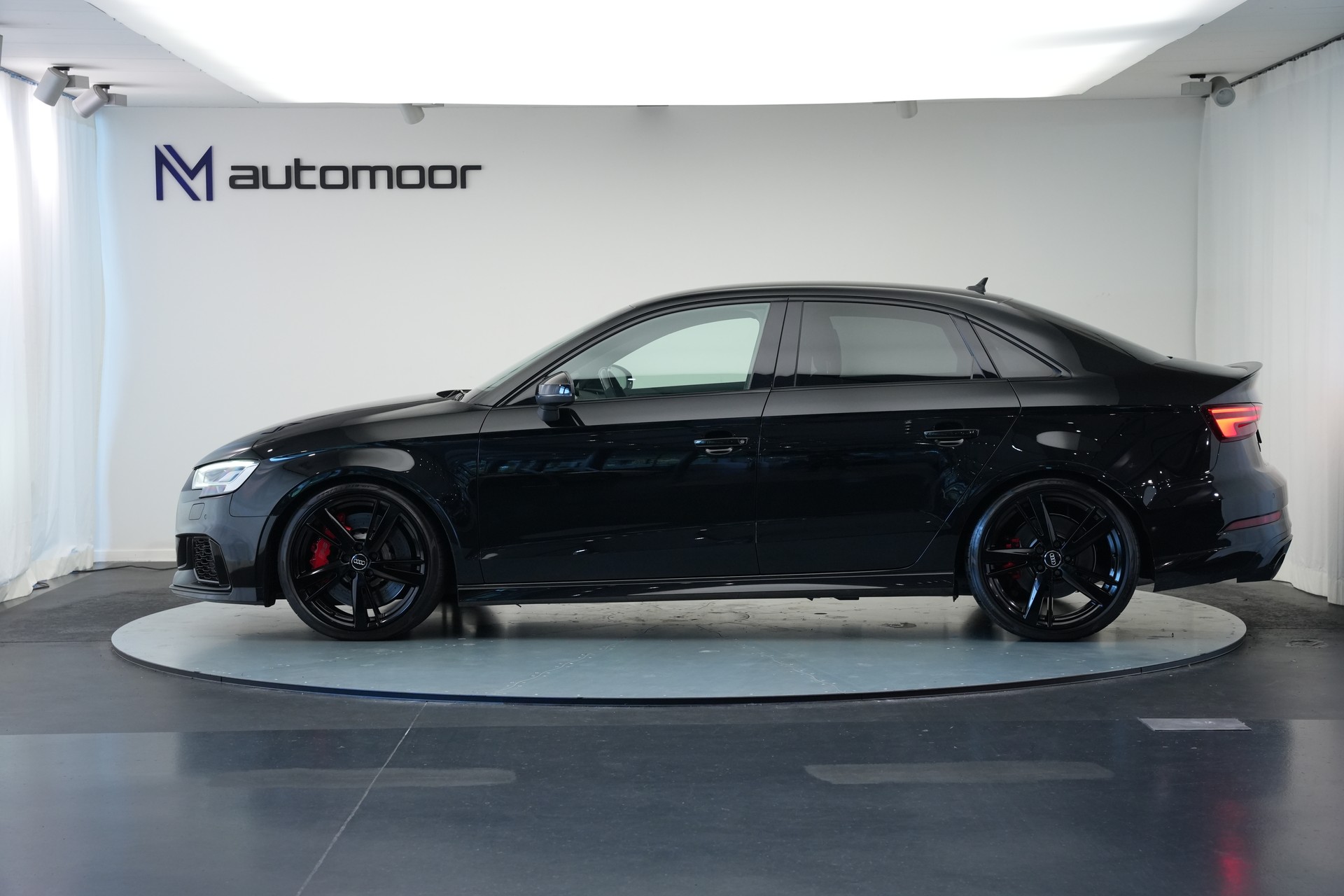 AUDI RS3 Limousine 2.5 TSI quattro S-tronic*CH Fahrzeug* *Carbon Lenkrad* *Magnetic Ride*-image-7