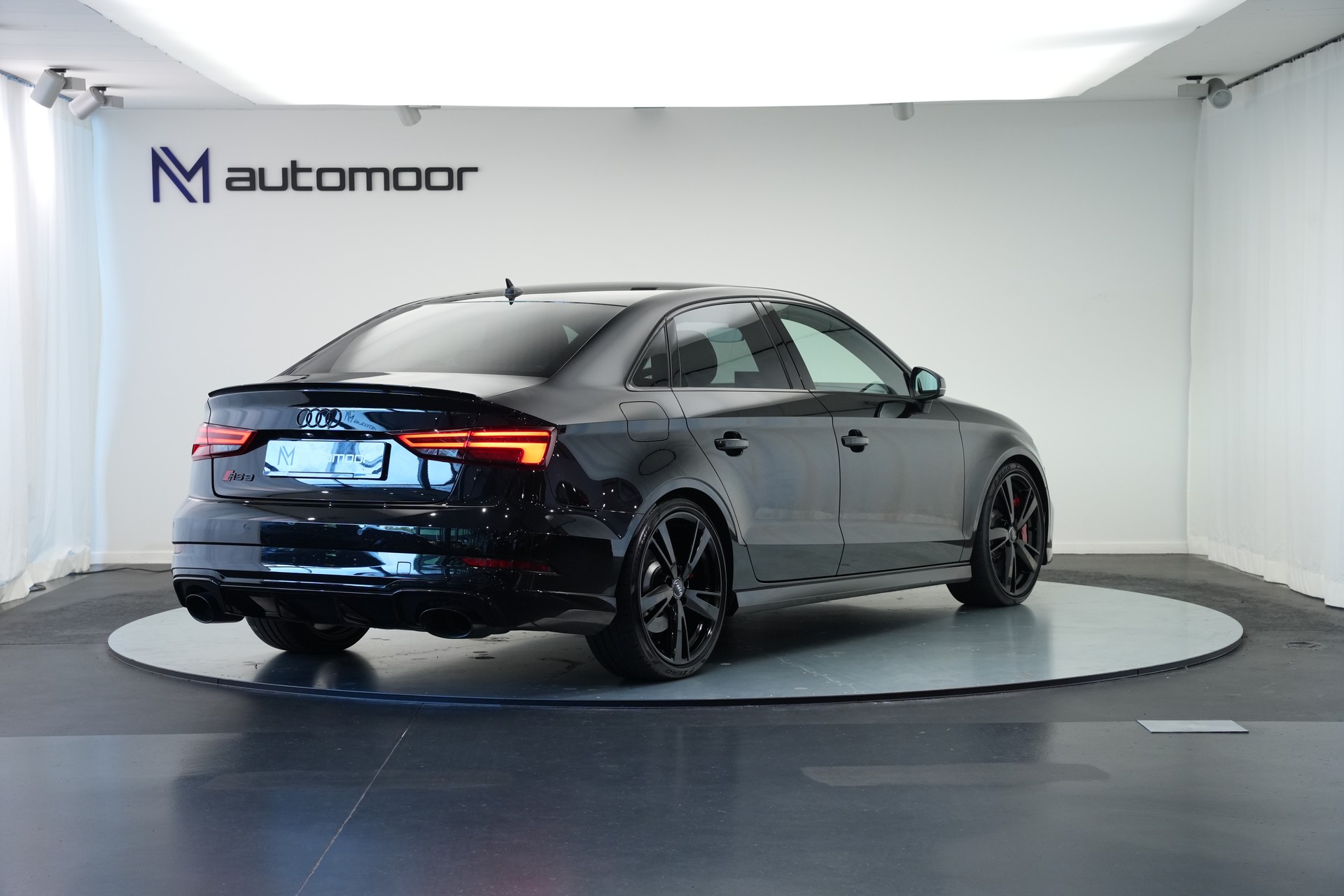 AUDI RS3 Limousine 2.5 TSI quattro S-tronic*CH Fahrzeug* *Carbon Lenkrad* *Magnetic Ride*-image-4