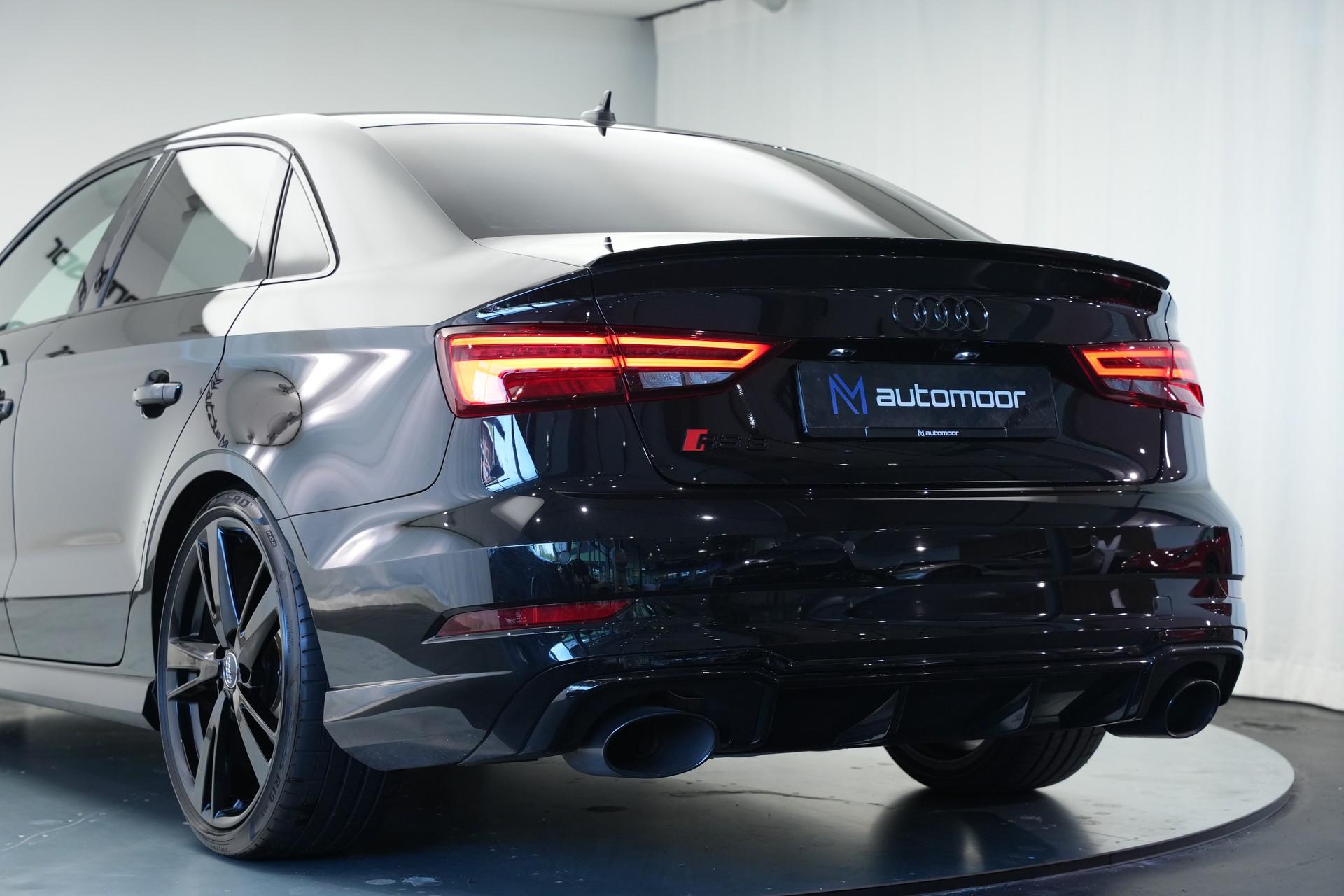 AUDI RS3 Limousine 2.5 TSI quattro S-tronic*CH Fahrzeug* *Carbon Lenkrad* *Magnetic Ride*-image-36