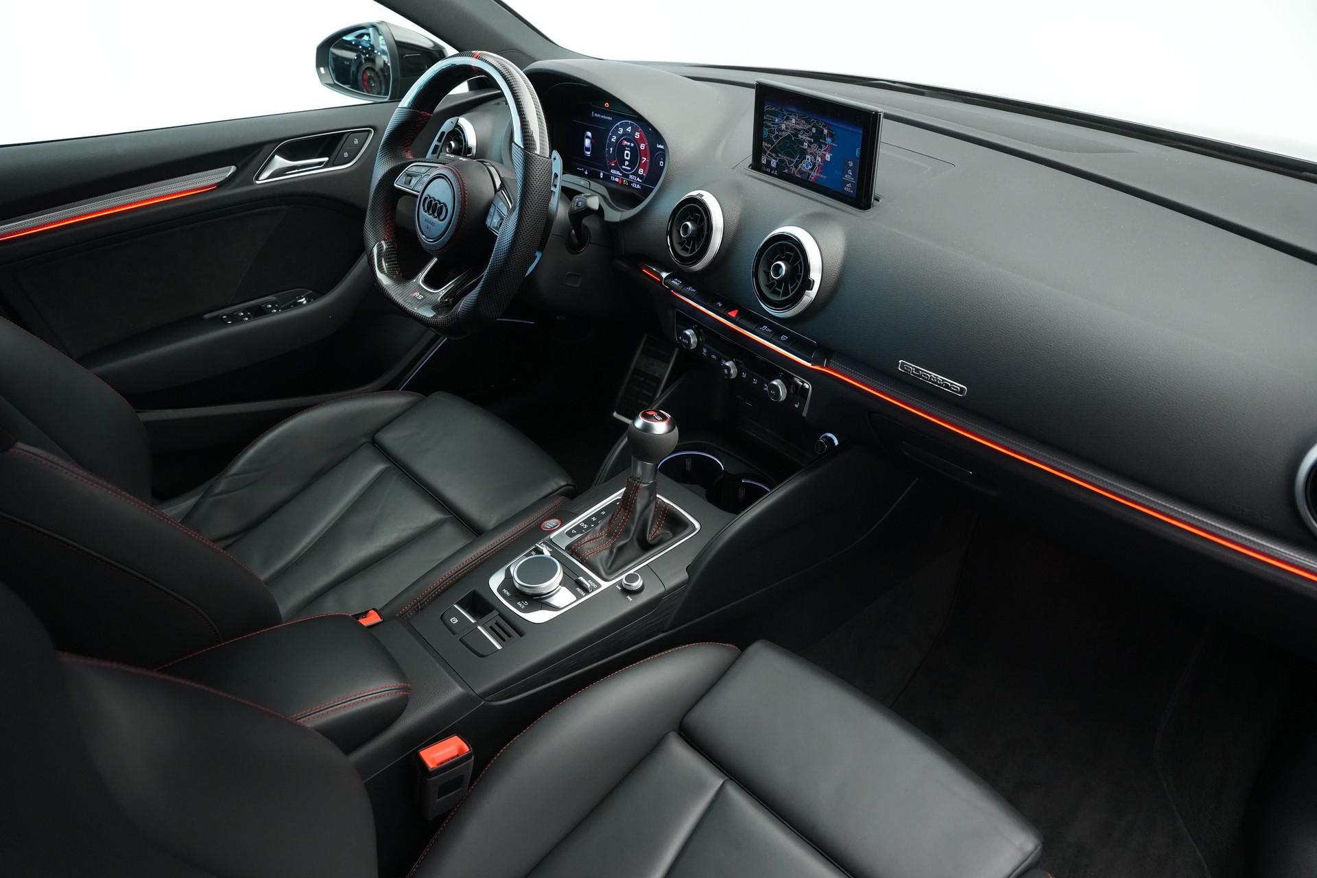AUDI RS3 Limousine 2.5 TSI quattro S-tronic*CH Fahrzeug* *Carbon Lenkrad* *Magnetic Ride*-image-10