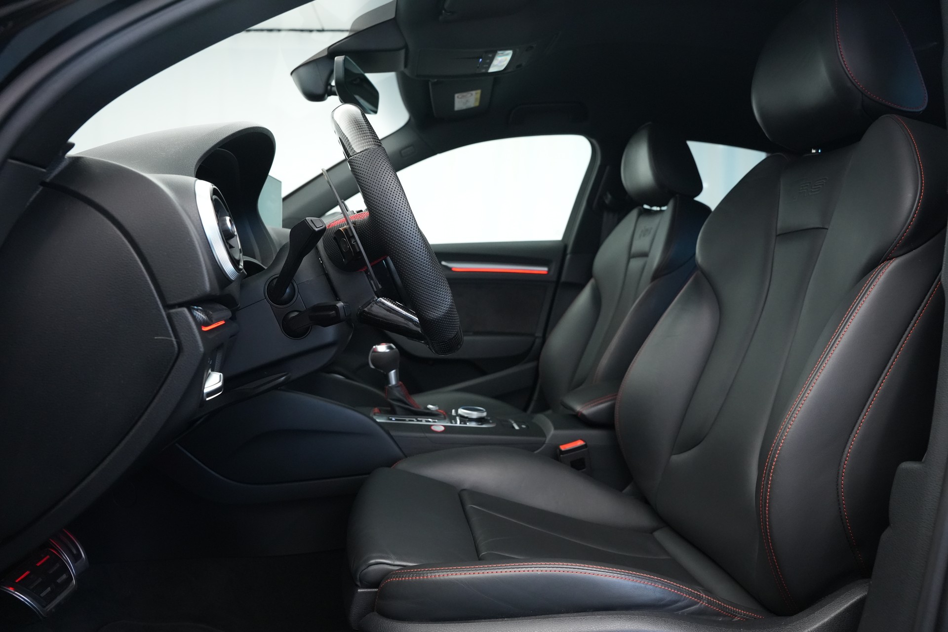 AUDI RS3 Limousine 2.5 TSI quattro S-tronic*CH Fahrzeug* *Carbon Lenkrad* *Magnetic Ride*-image-11