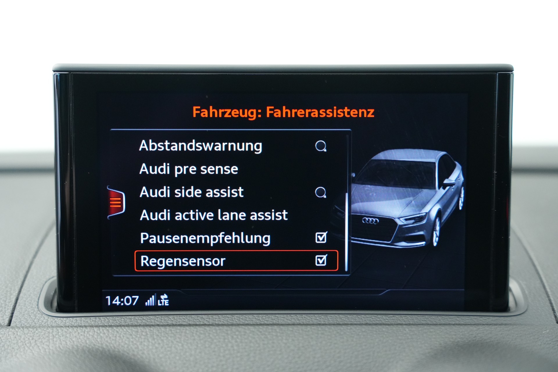 AUDI RS3 Limousine 2.5 TSI quattro S-tronic*CH Fahrzeug* *Carbon Lenkrad* *Magnetic Ride*-image-32