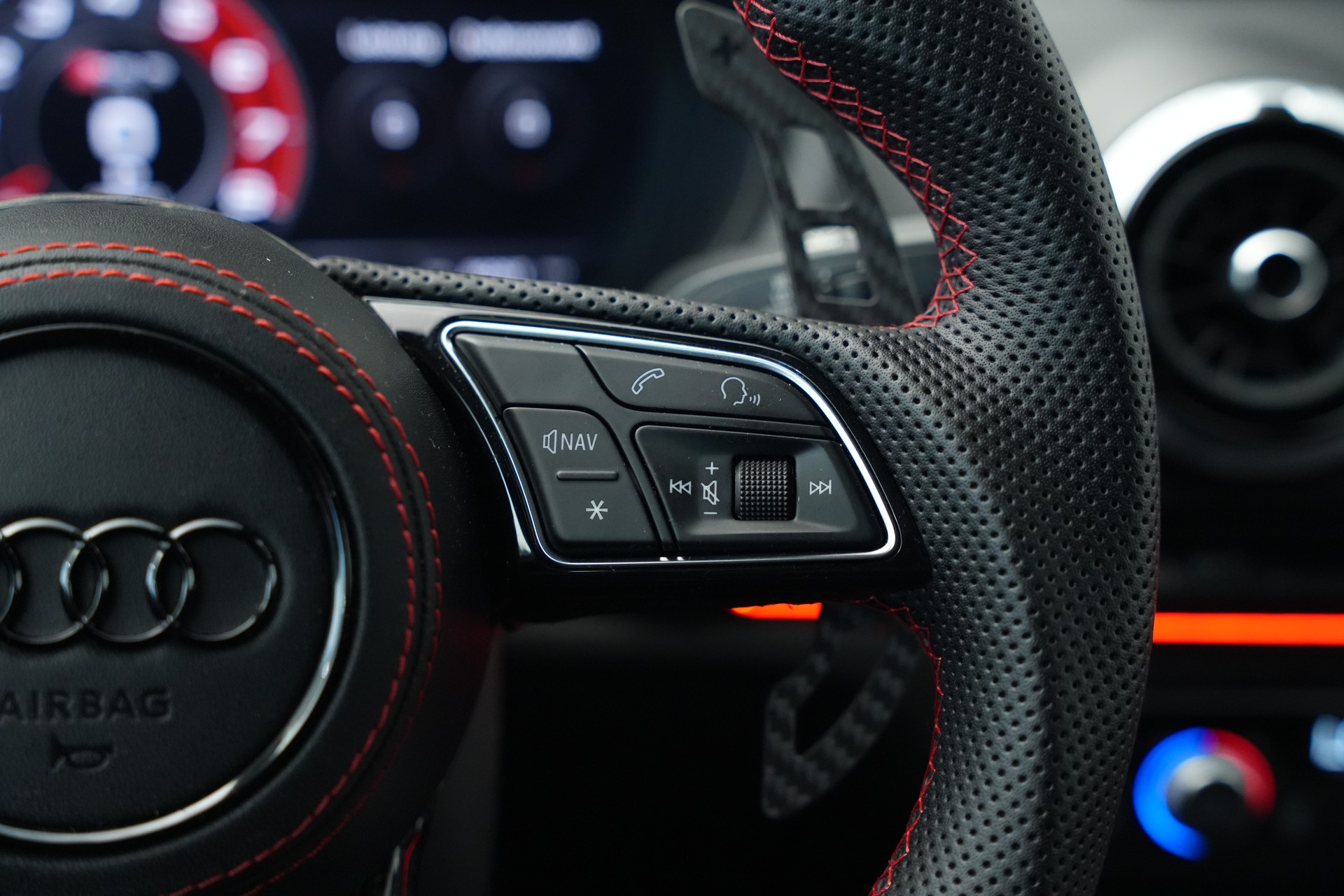 AUDI RS3 Limousine 2.5 TSI quattro S-tronic*CH Fahrzeug* *Carbon Lenkrad* *Magnetic Ride*-image-20