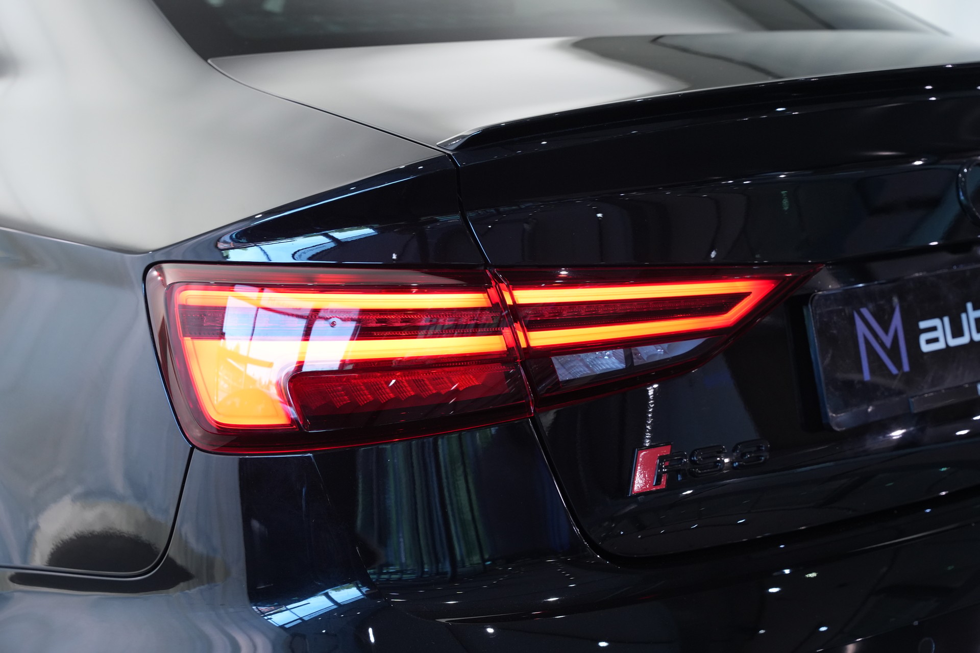AUDI RS3 Limousine 2.5 TSI quattro S-tronic*CH Fahrzeug* *Carbon Lenkrad* *Magnetic Ride*-image-37
