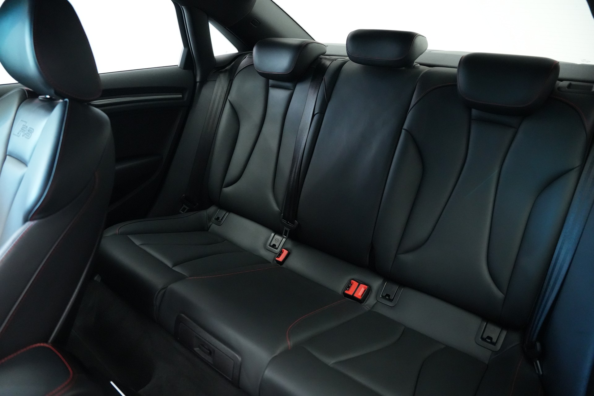 AUDI RS3 Limousine 2.5 TSI quattro S-tronic*CH Fahrzeug* *Carbon Lenkrad* *Magnetic Ride*-image-13