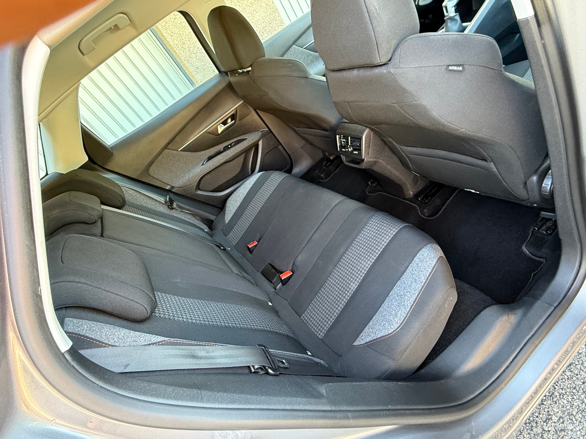 PEUGEOT 3008 1.2 Pure Tech Active-image-11