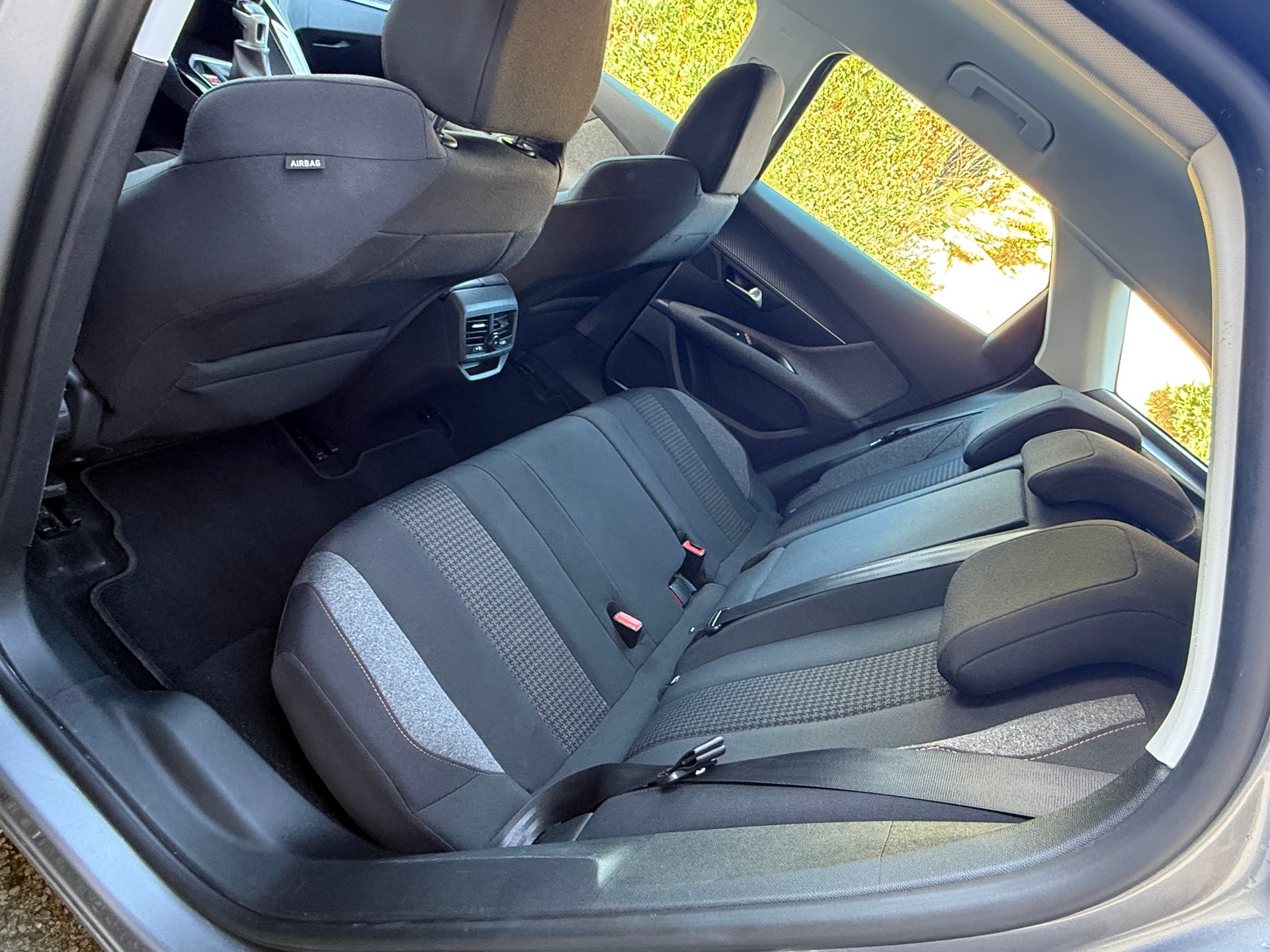 PEUGEOT 3008 1.2 Pure Tech Active-image-9
