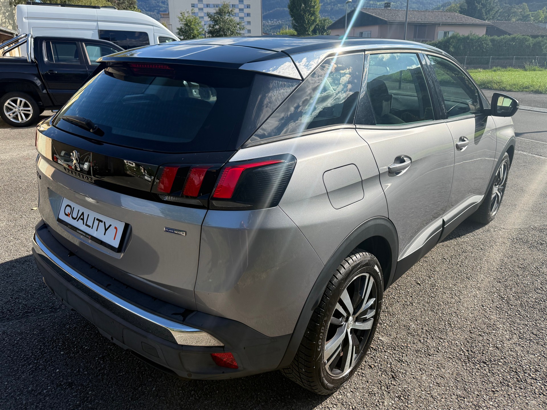 PEUGEOT 3008 1.2 Pure Tech Active-image-3