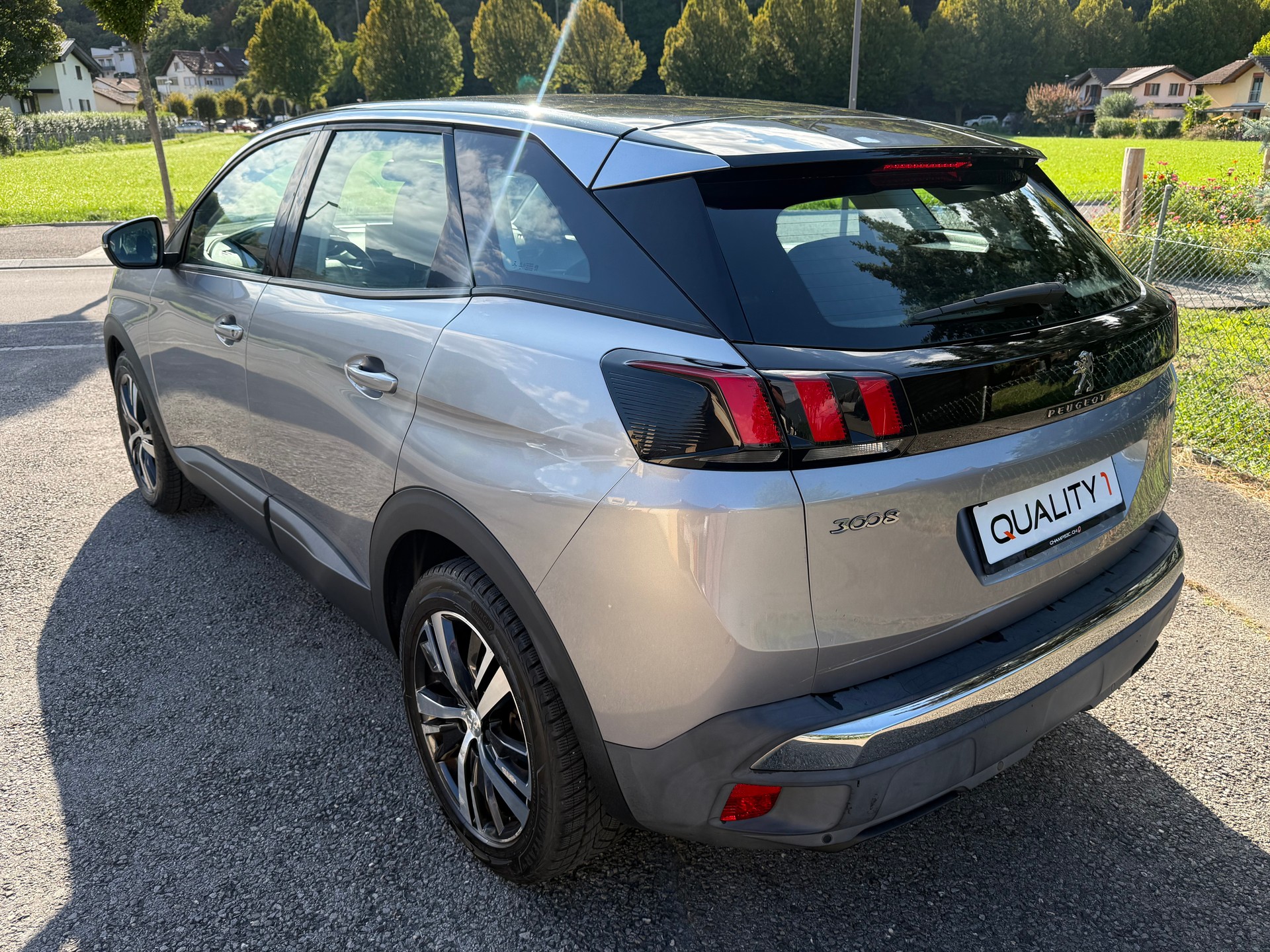 PEUGEOT 3008 1.2 Pure Tech Active-image-2