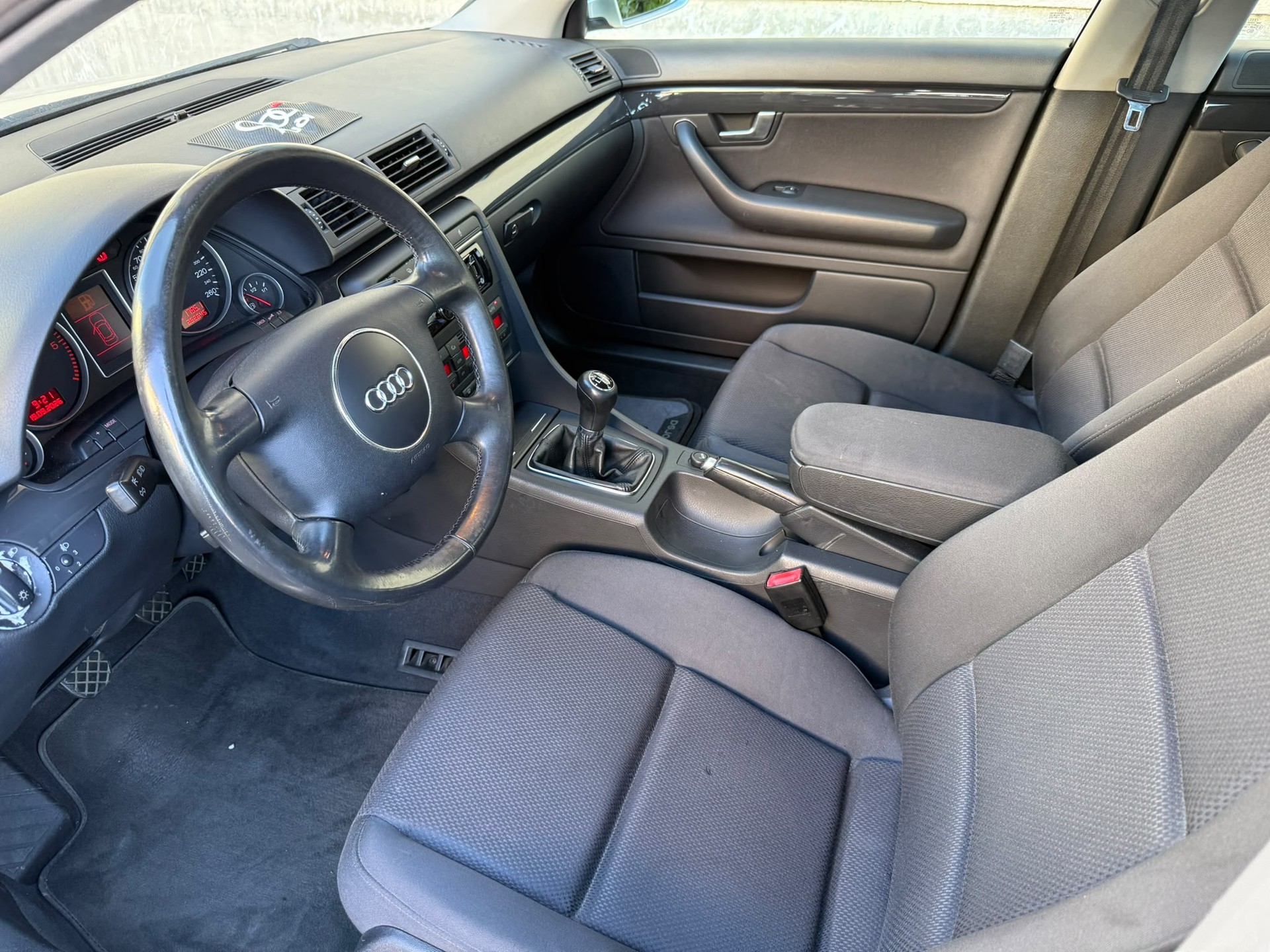 AUDI A4-image-8