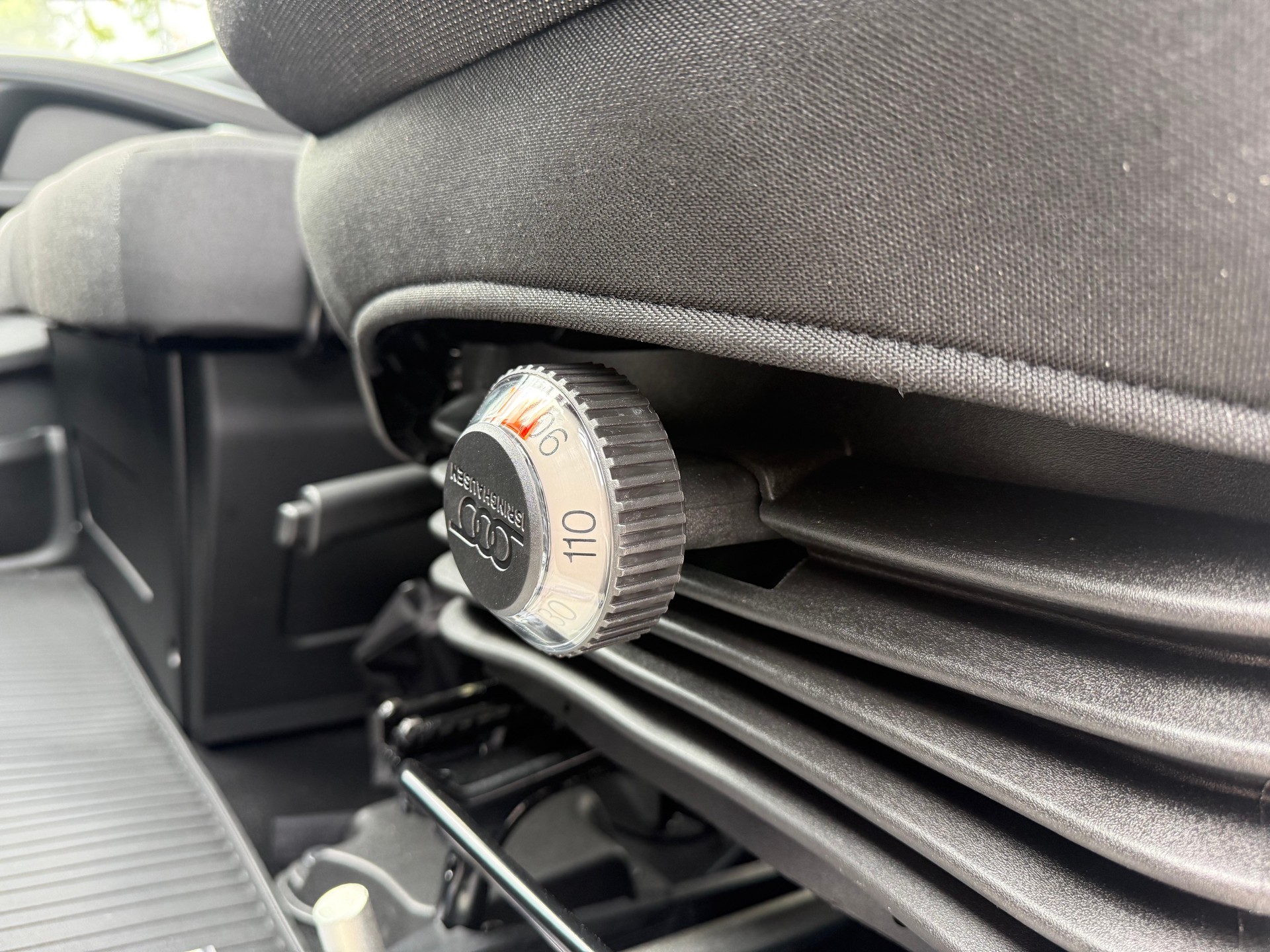 IVECO Daily 35S18 HI-MATIC Ultra Light Koffer mit Hebebühne CH Fahrzeug-image-14