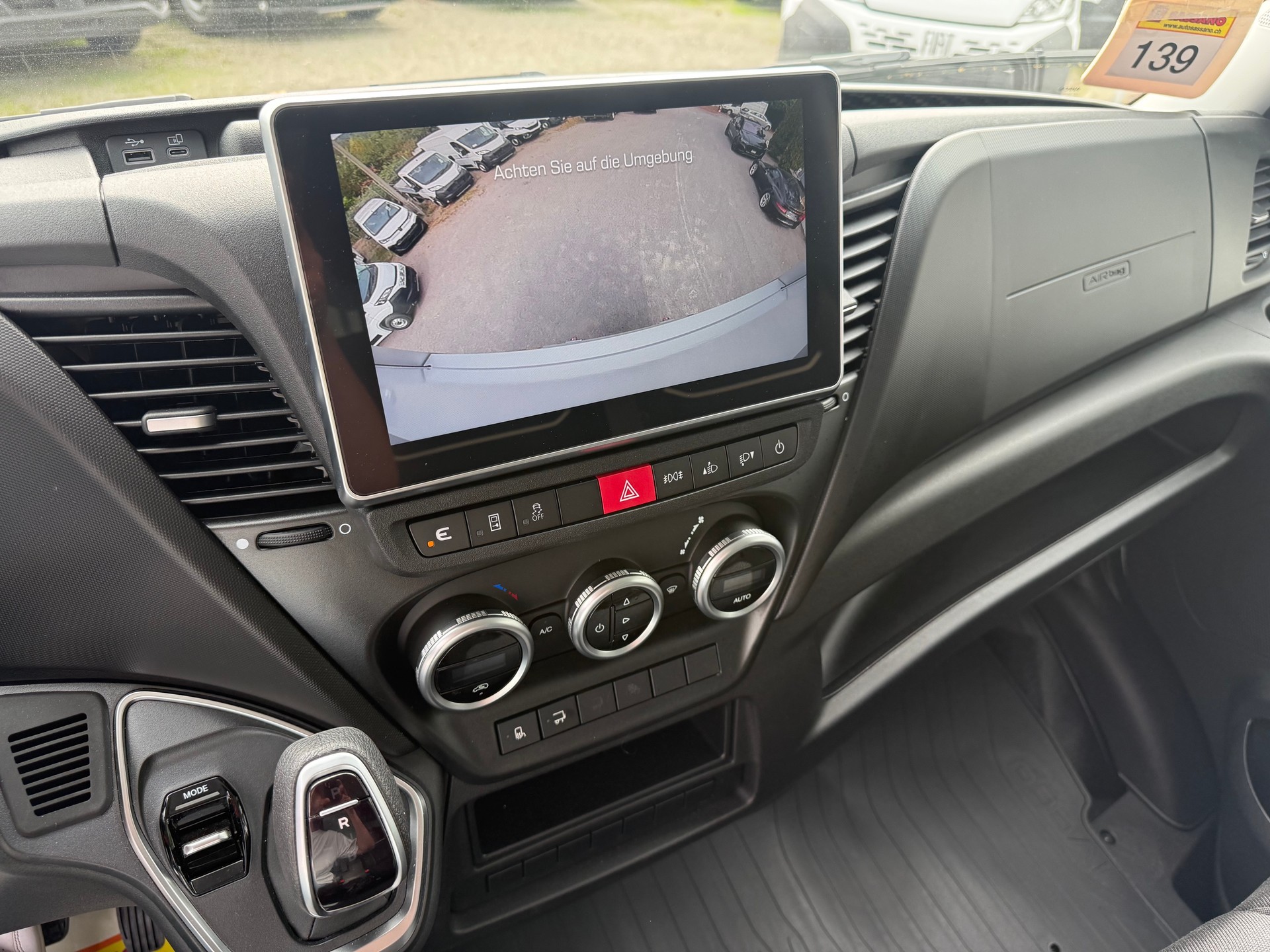 IVECO Daily 35S18 HI-MATIC Ultra Light Koffer mit Hebebühne CH Fahrzeug-image-12