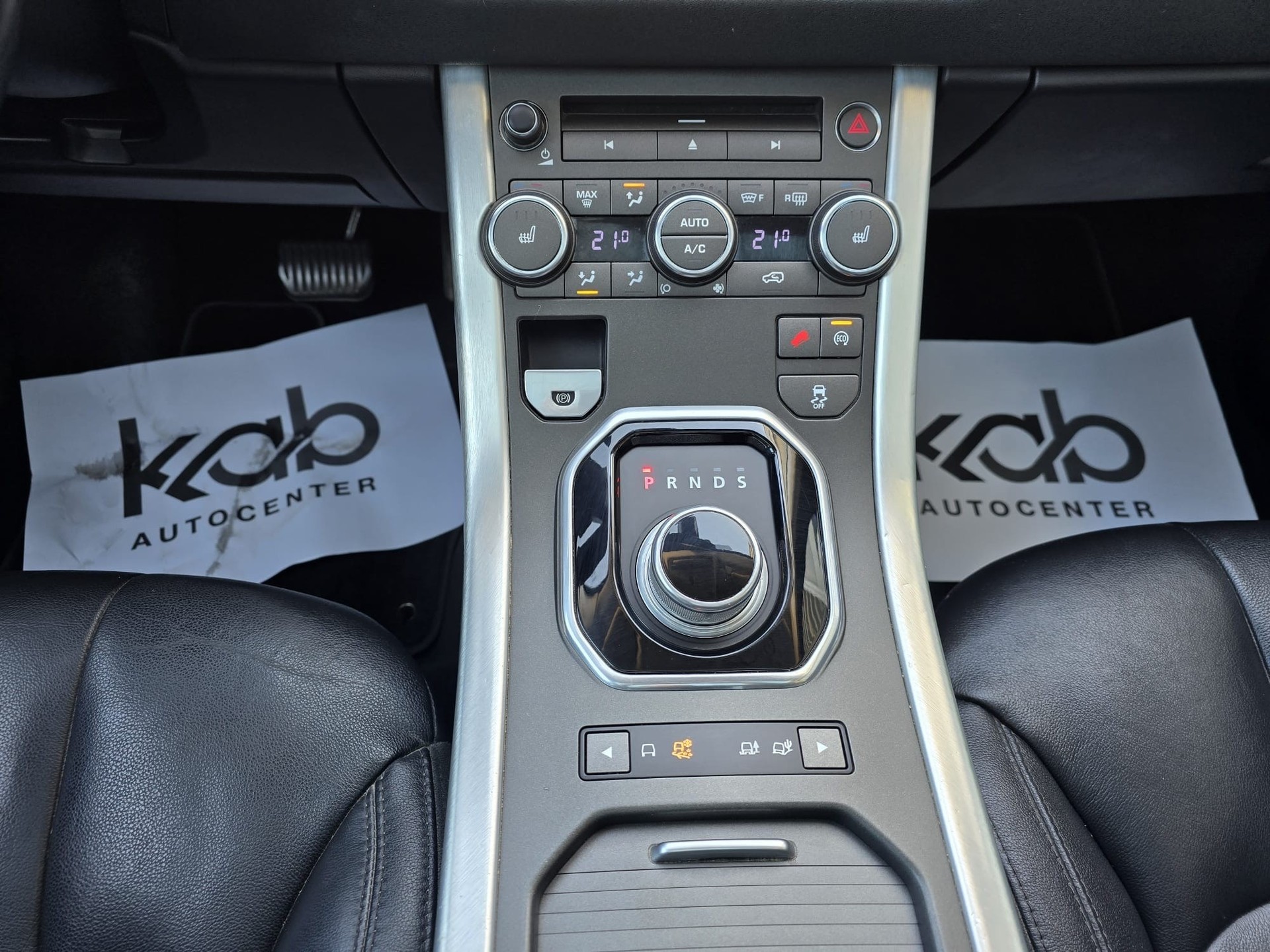 LAND ROVER Range Rover Evoque 2.2 SD4 Pure AT9-image-12