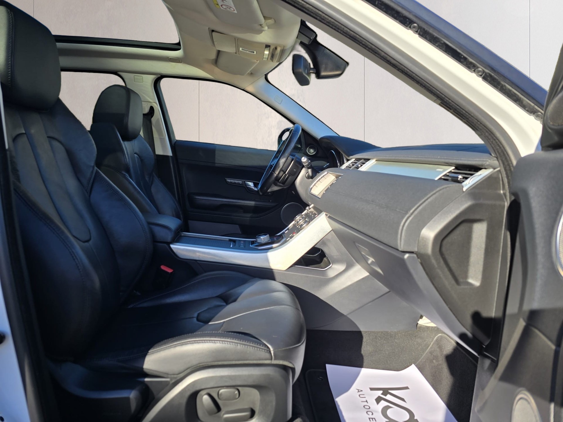 LAND ROVER Range Rover Evoque 2.2 SD4 Pure AT9-image-16