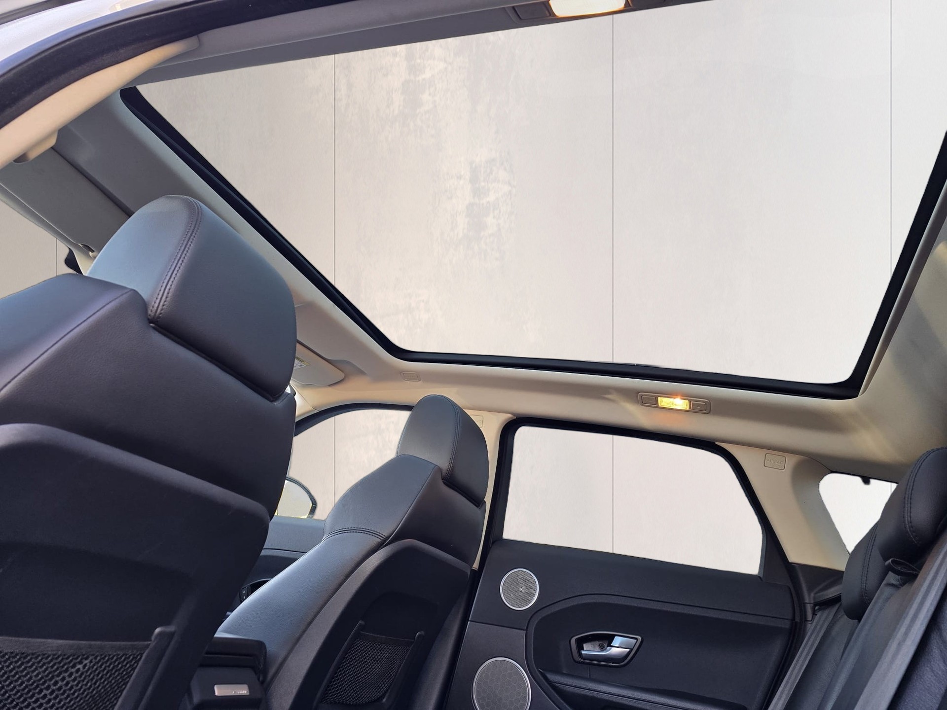 LAND ROVER Range Rover Evoque 2.2 SD4 Pure AT9-image-18