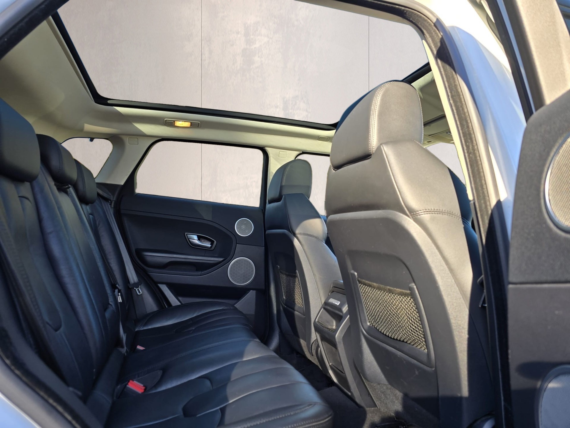 LAND ROVER Range Rover Evoque 2.2 SD4 Pure AT9-image-17