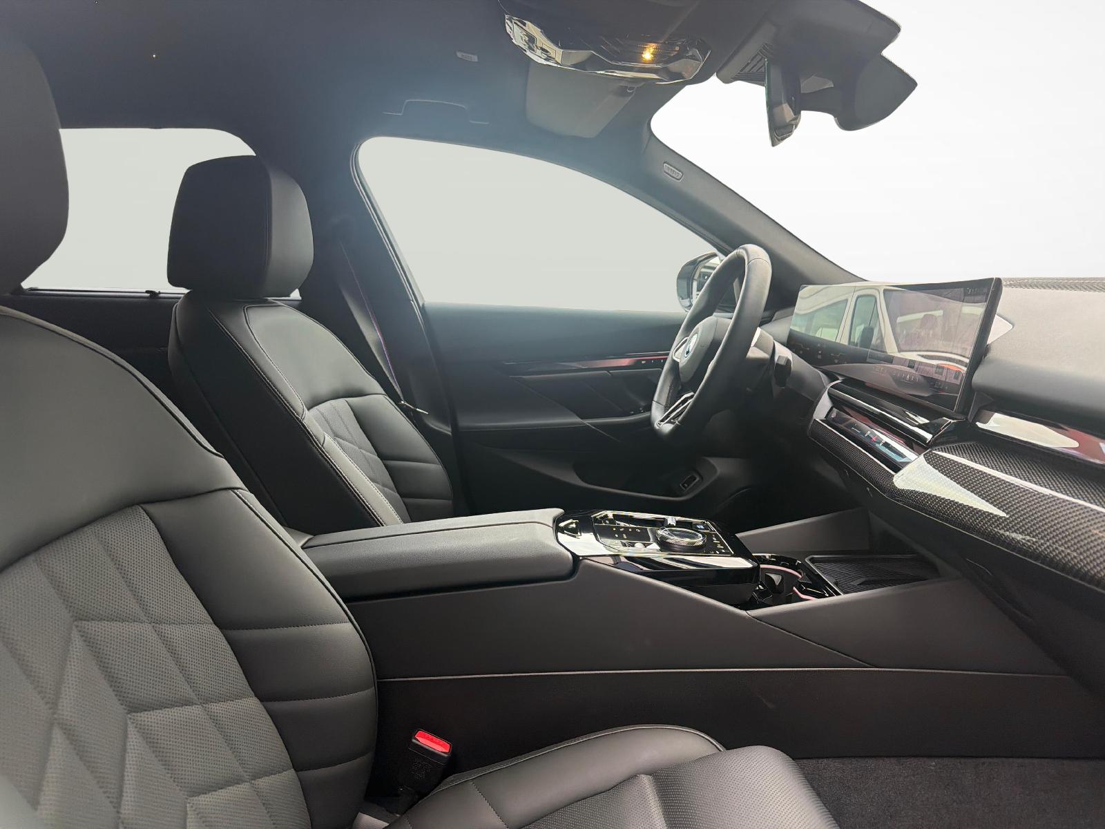 BMW i5 40 xDrive40 Touring M Sport Pro-image-12