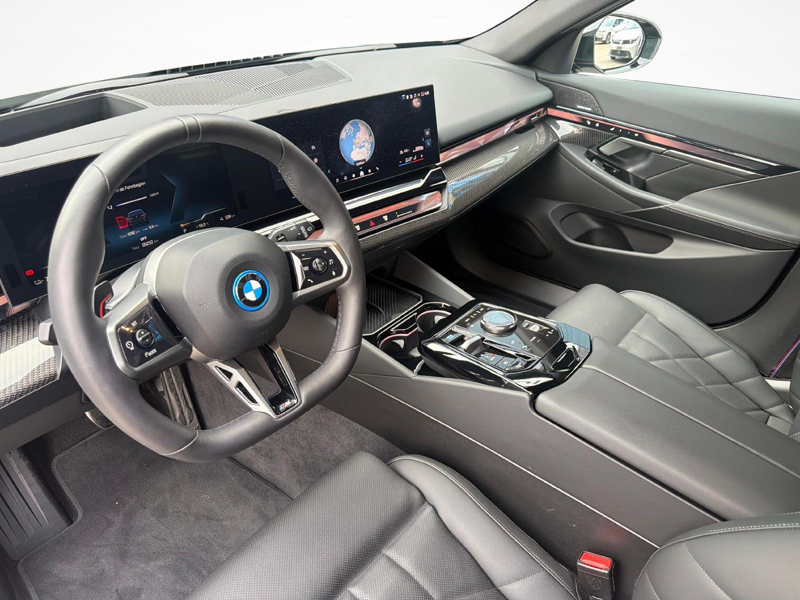 BMW i5 40 xDrive40 Touring M Sport Pro-image-11