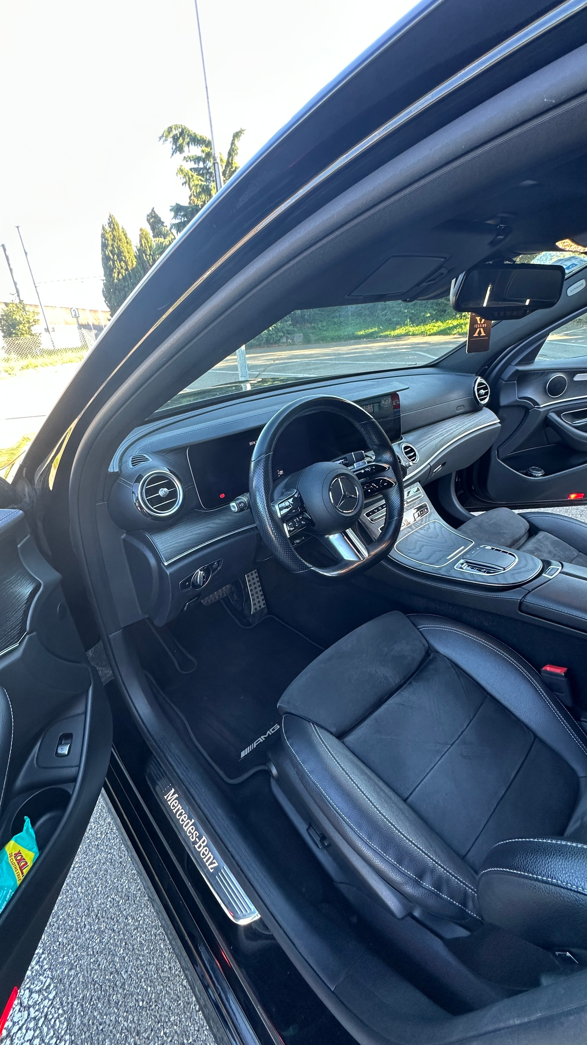 MERCEDES-BENZ E 220 d AMG Line-image-6