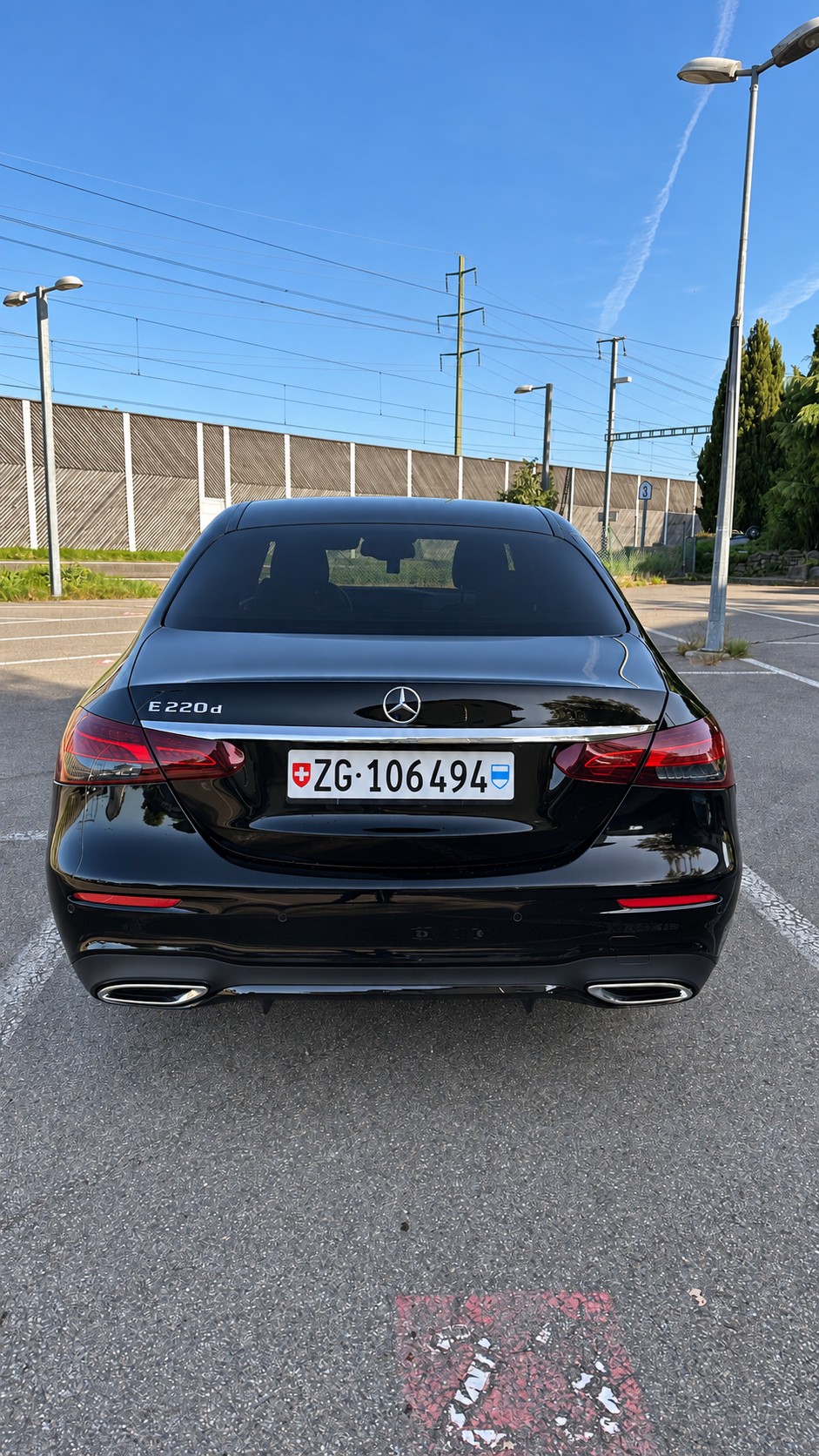 MERCEDES-BENZ E 220 d AMG Line-image-3