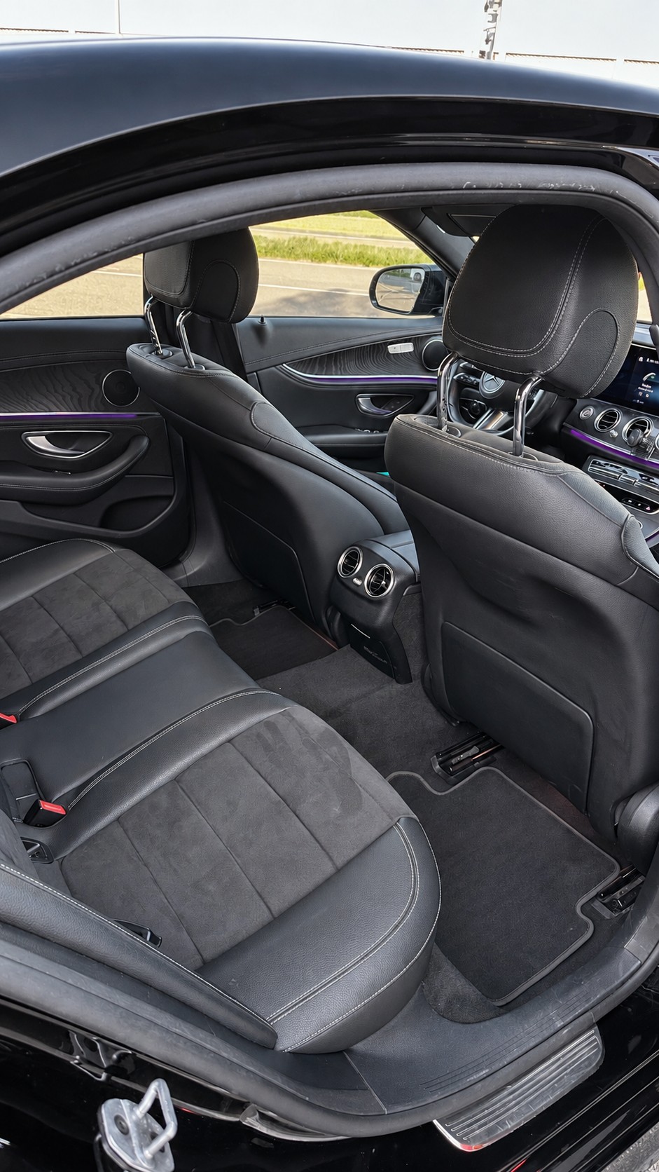 MERCEDES-BENZ E 220 d AMG Line-image-5