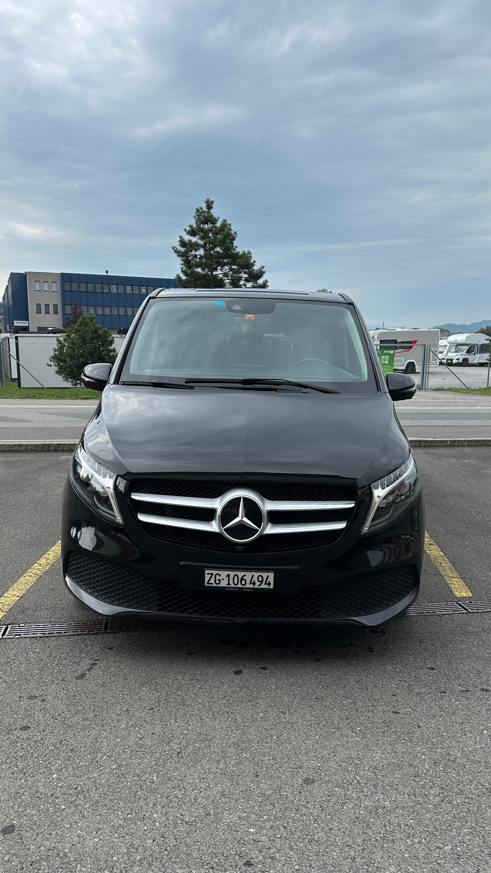 MERCEDES-BENZ E 220-image-1