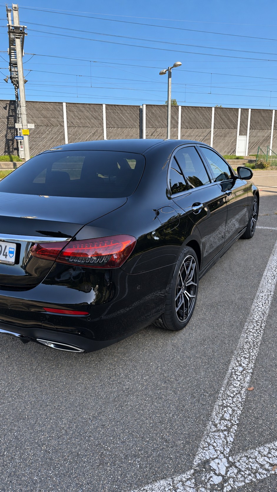 MERCEDES-BENZ E 220 d AMG Line-image-9