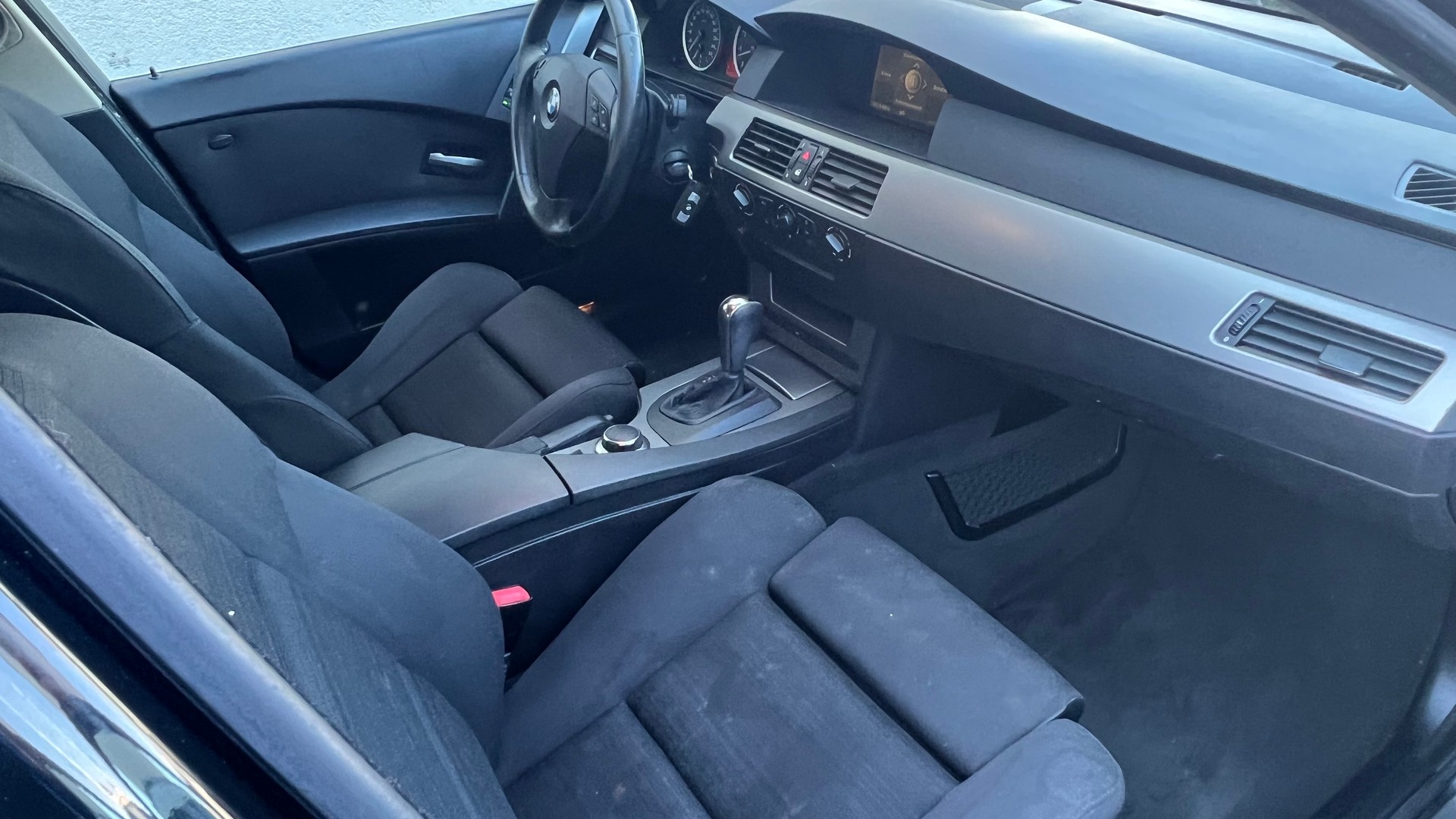 BMW 530i Touring-image-10