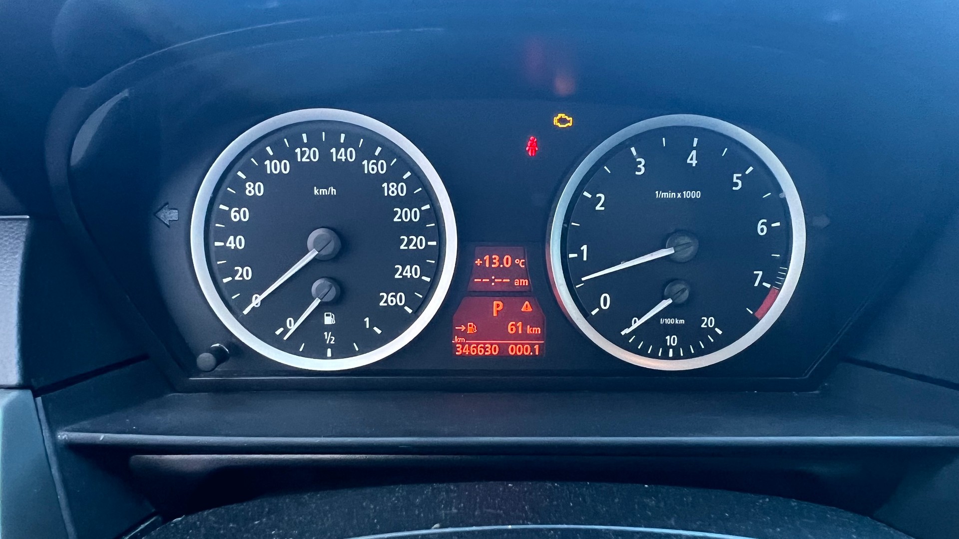 BMW 530i Touring-image-12