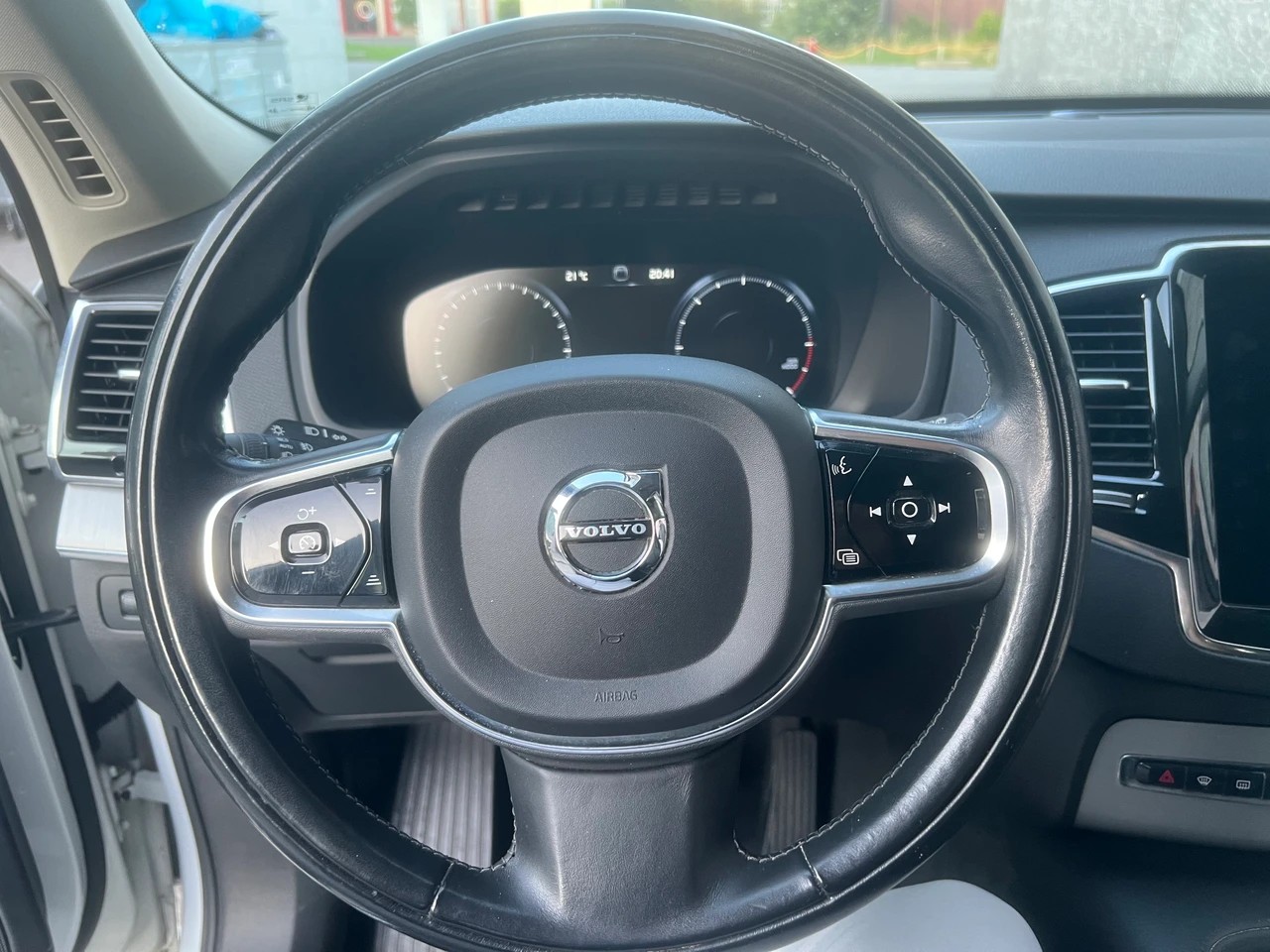 VOLVO XC90 B5 Diesel Mild Hybrid AWD Momentum Geartronic-image-7