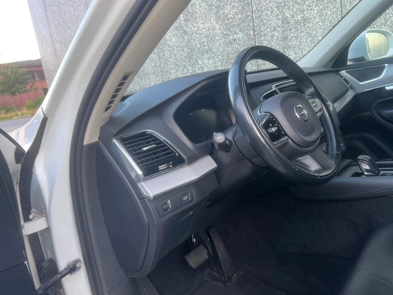 VOLVO XC90 B5 Diesel Mild Hybrid AWD Momentum Geartronic-image-13