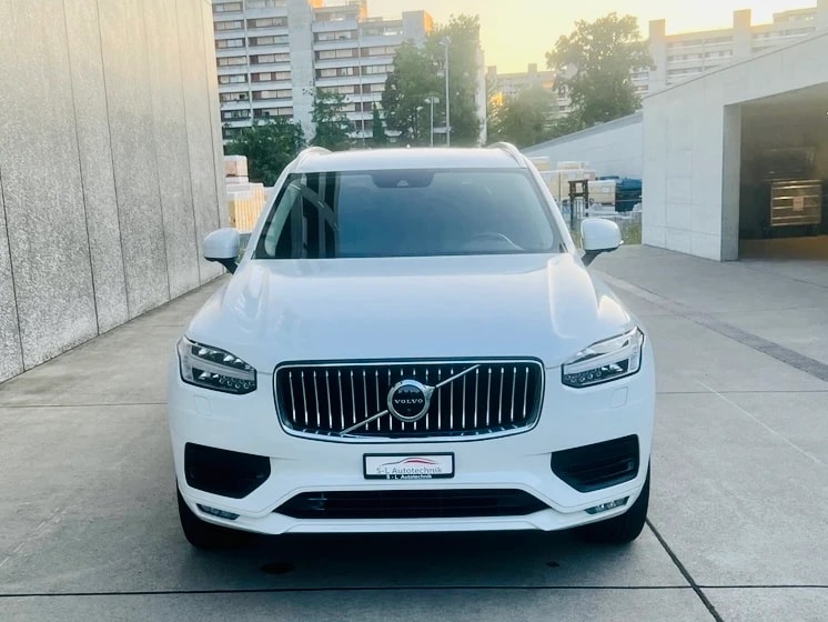 VOLVO XC90 B5 Diesel Mild Hybrid AWD Momentum Geartronic-image-16