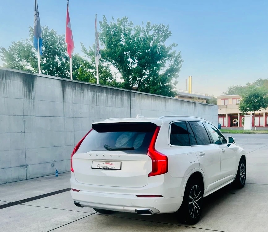 VOLVO XC90 B5 Diesel Mild Hybrid AWD Momentum Geartronic-image-3